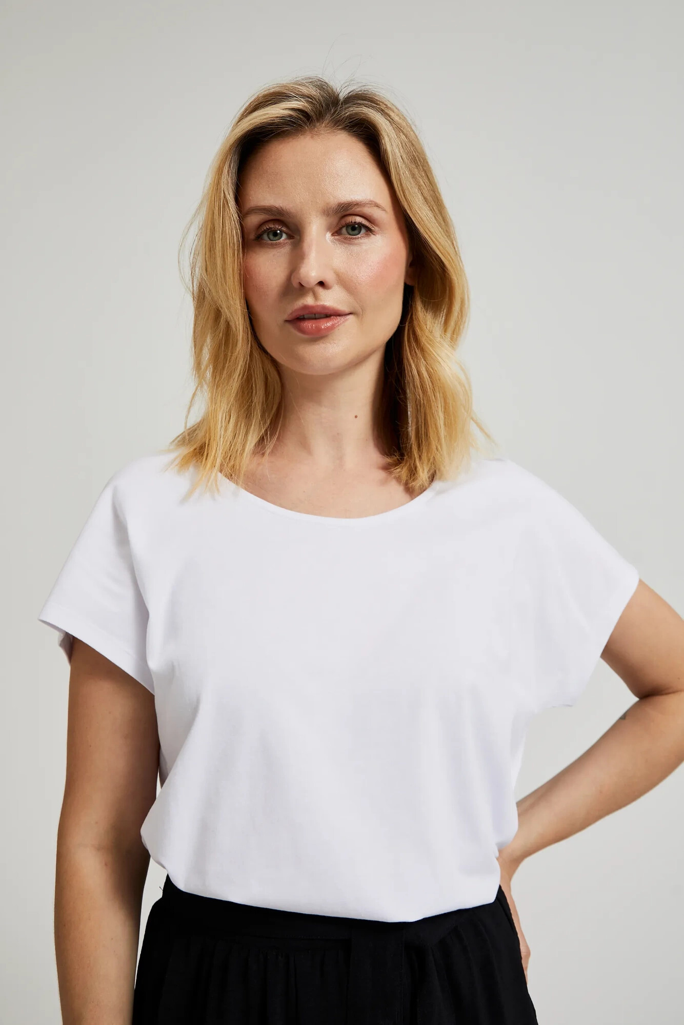 Women's T-shirt with back neckline MOODO - white