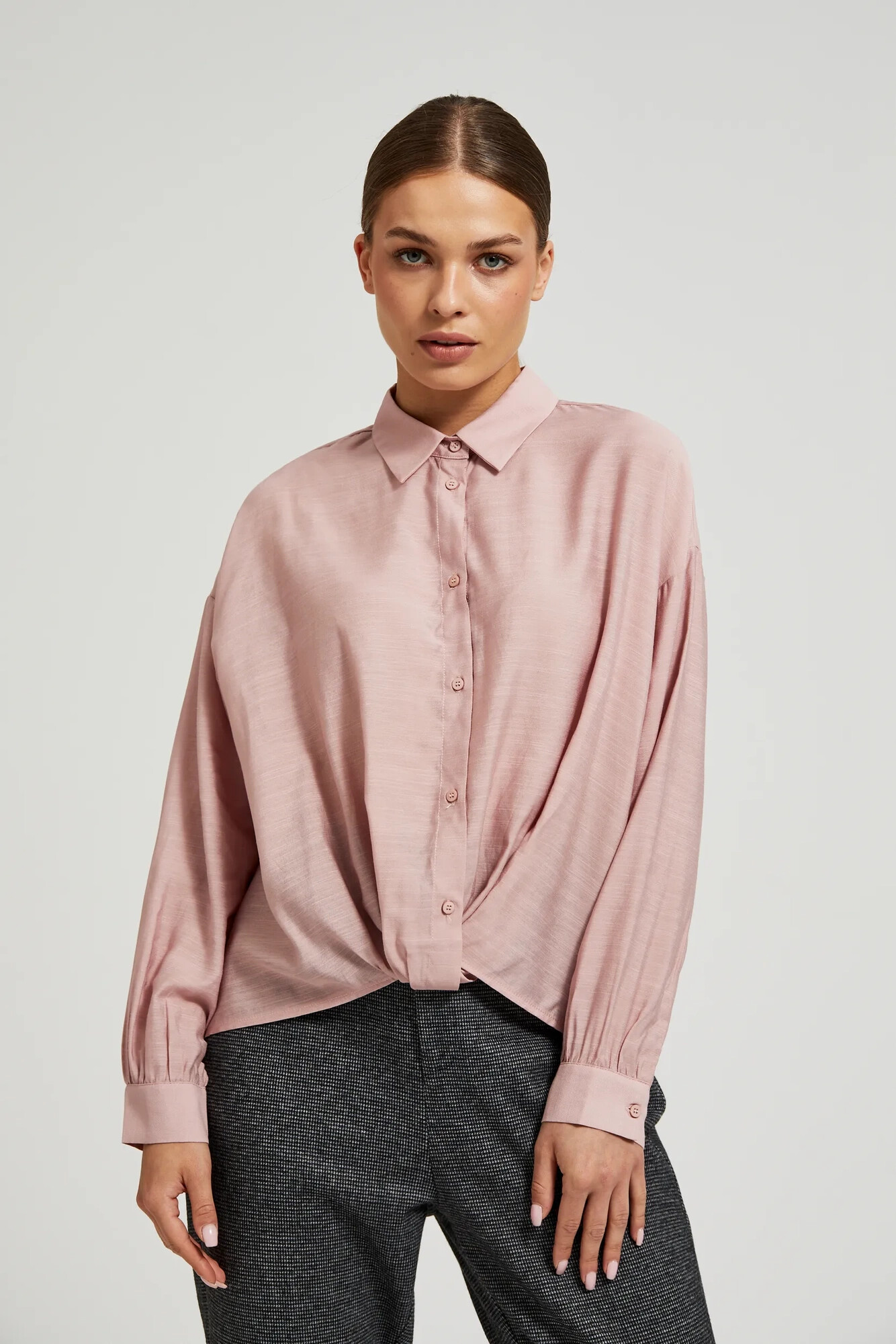 Women's Shirt With Asymmetrical Hem MOODO - Pink