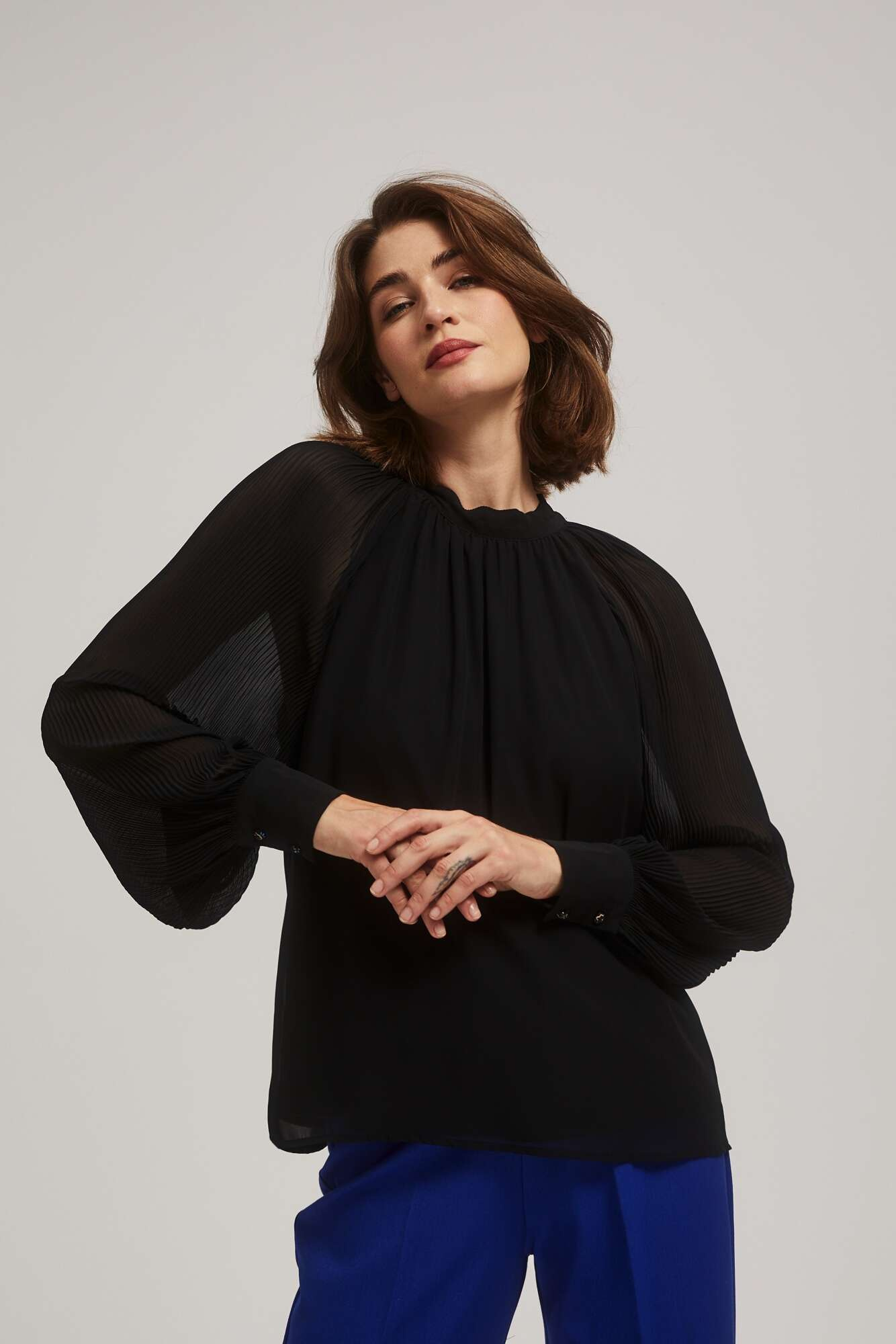 Shirt with gathered sleeves