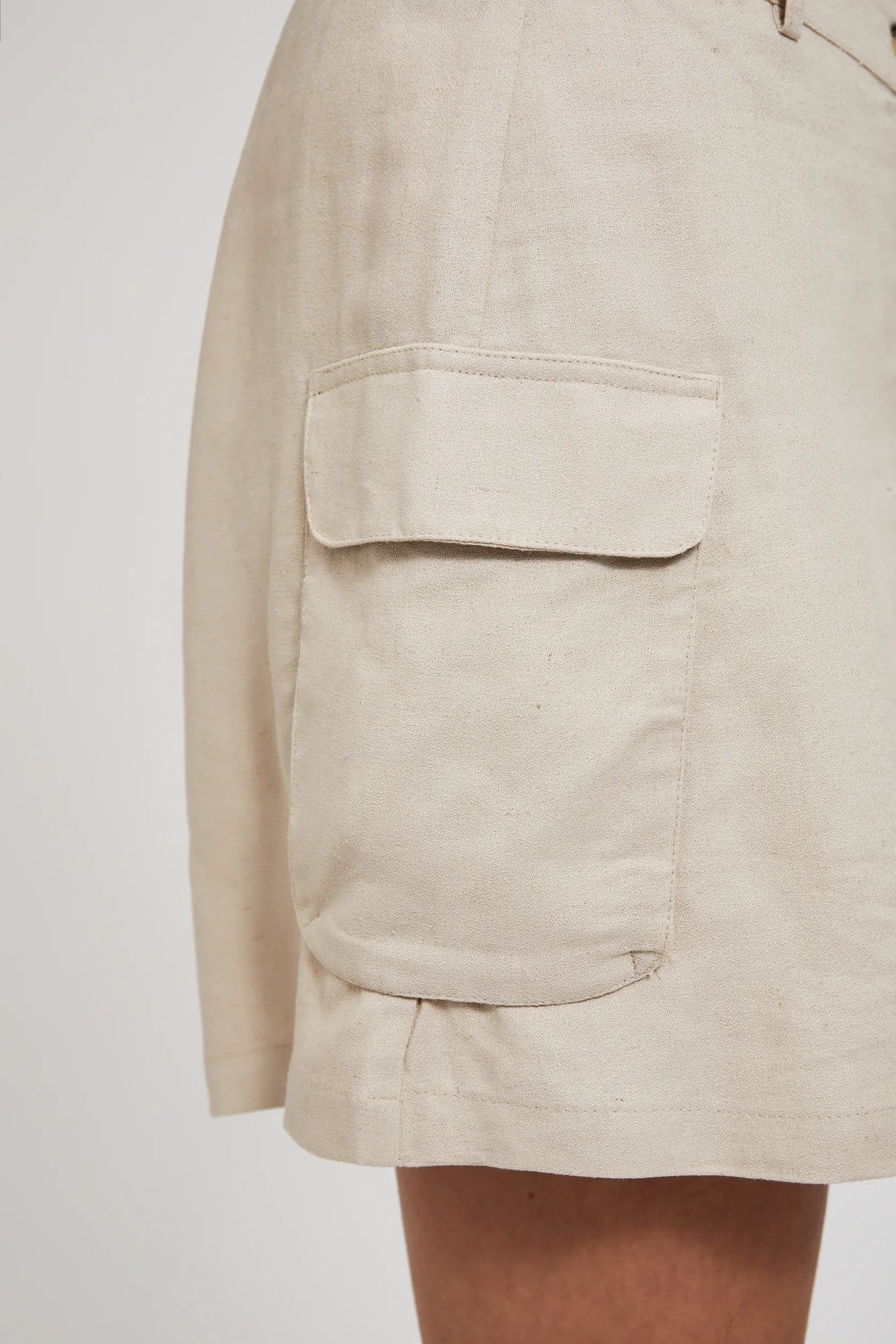 Women&#039;s linen shorts MOODO - light beige