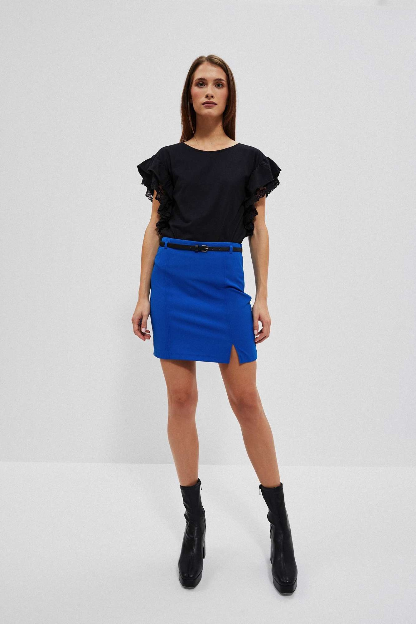 Blouse with ruffles on the shoulders