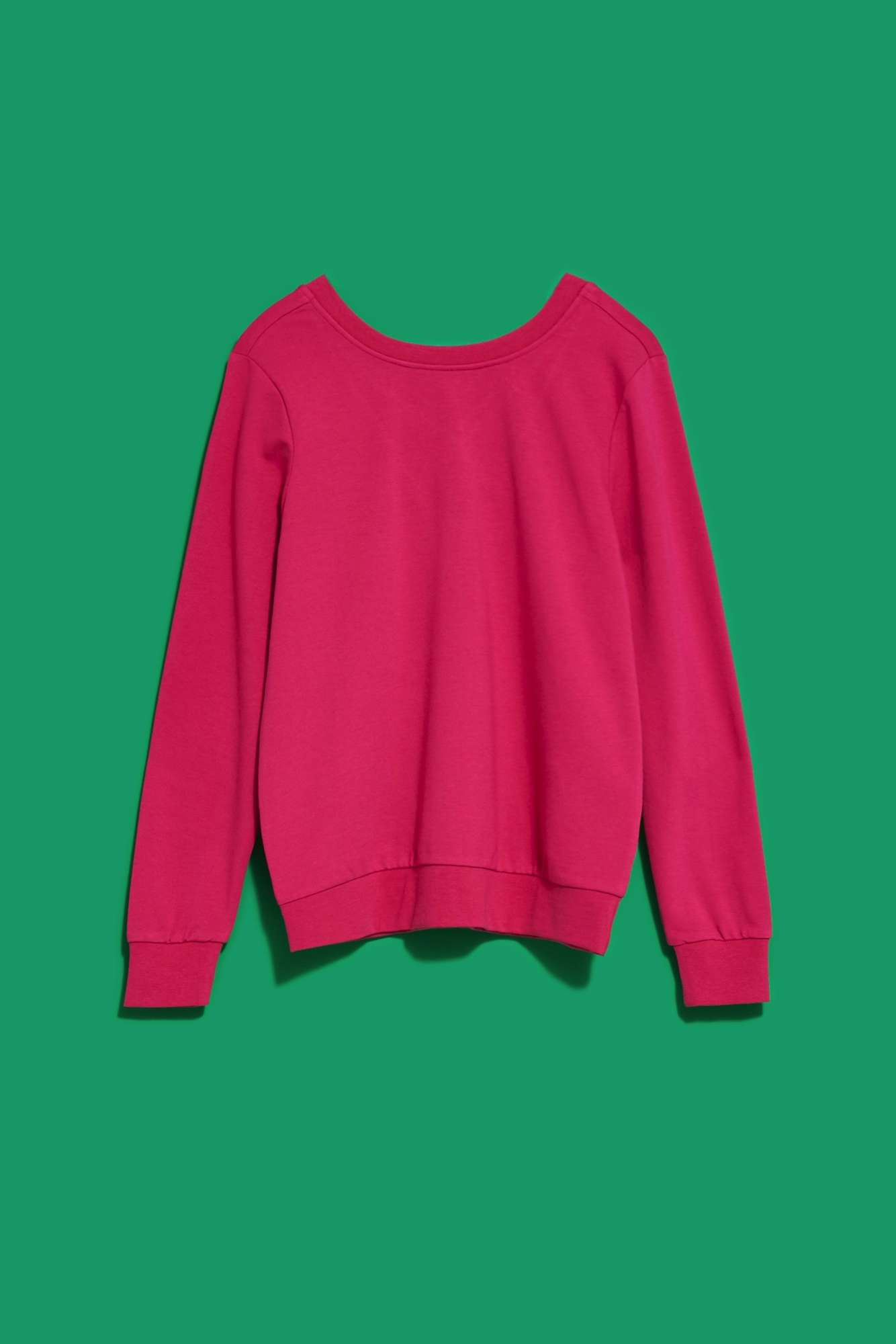 Sweatshirt with a neckline on the back