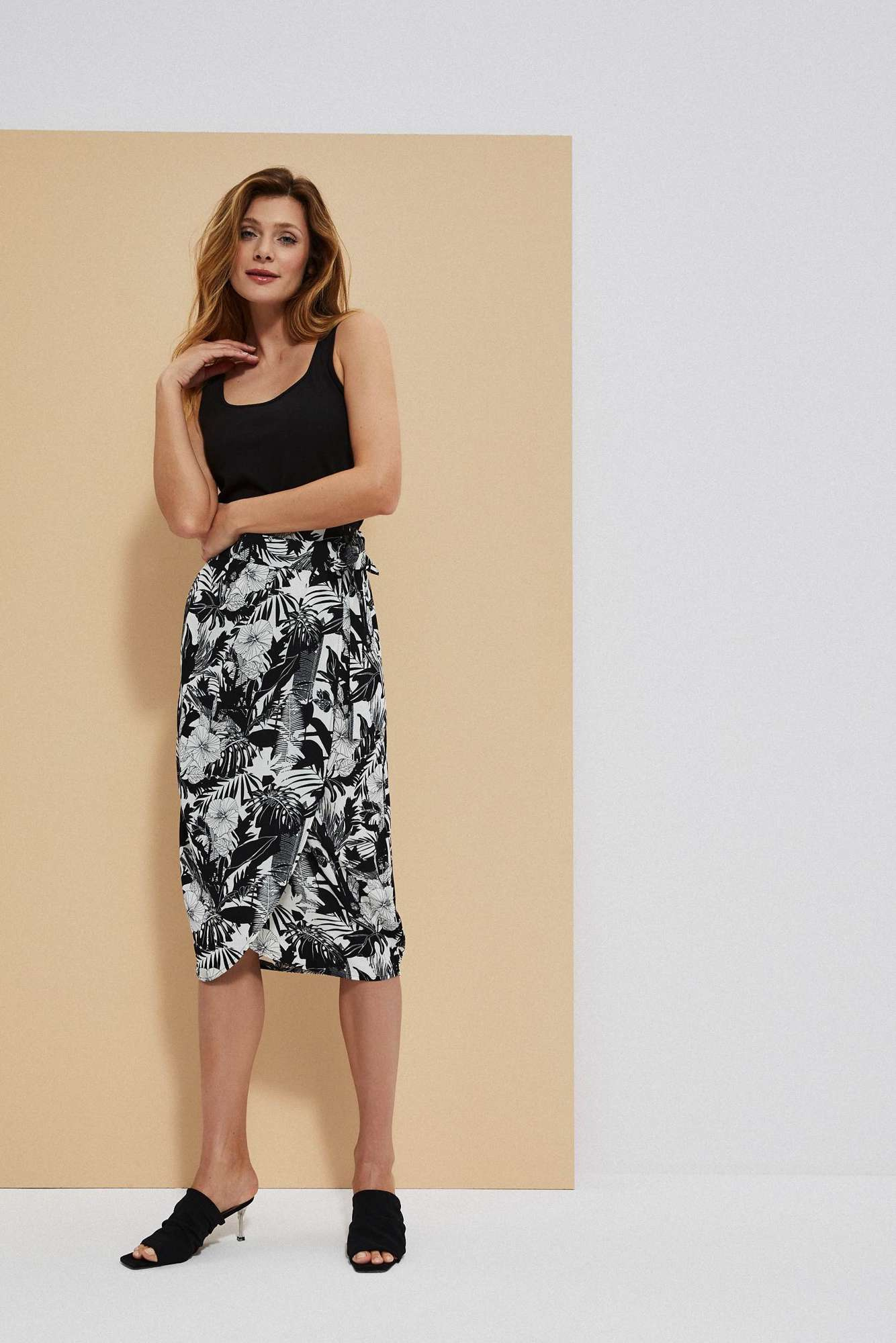 Skirt with a floral print
