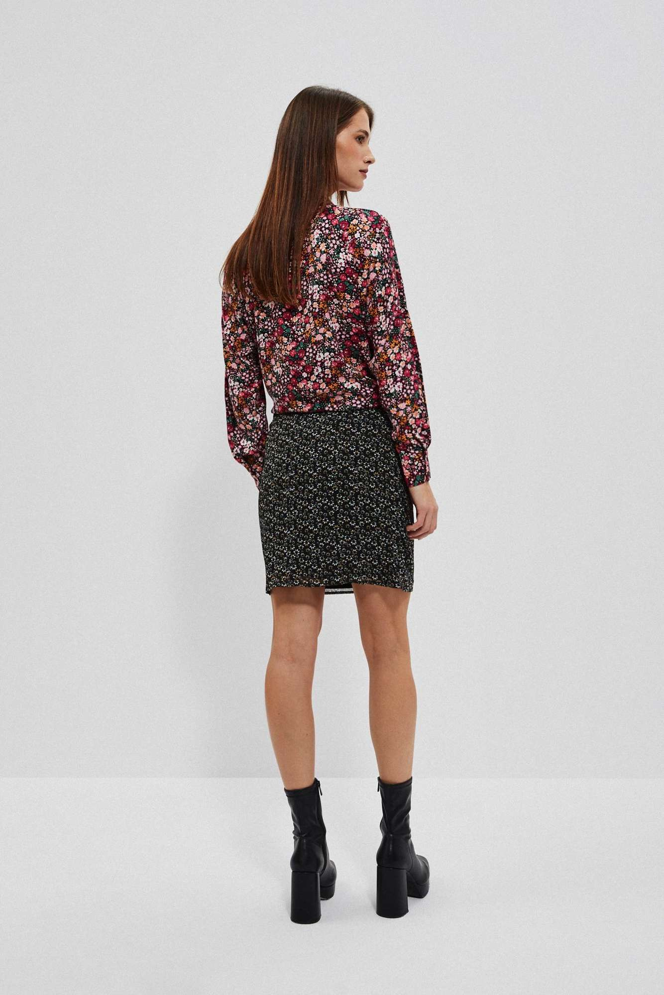 Skirt with a print of small flowers