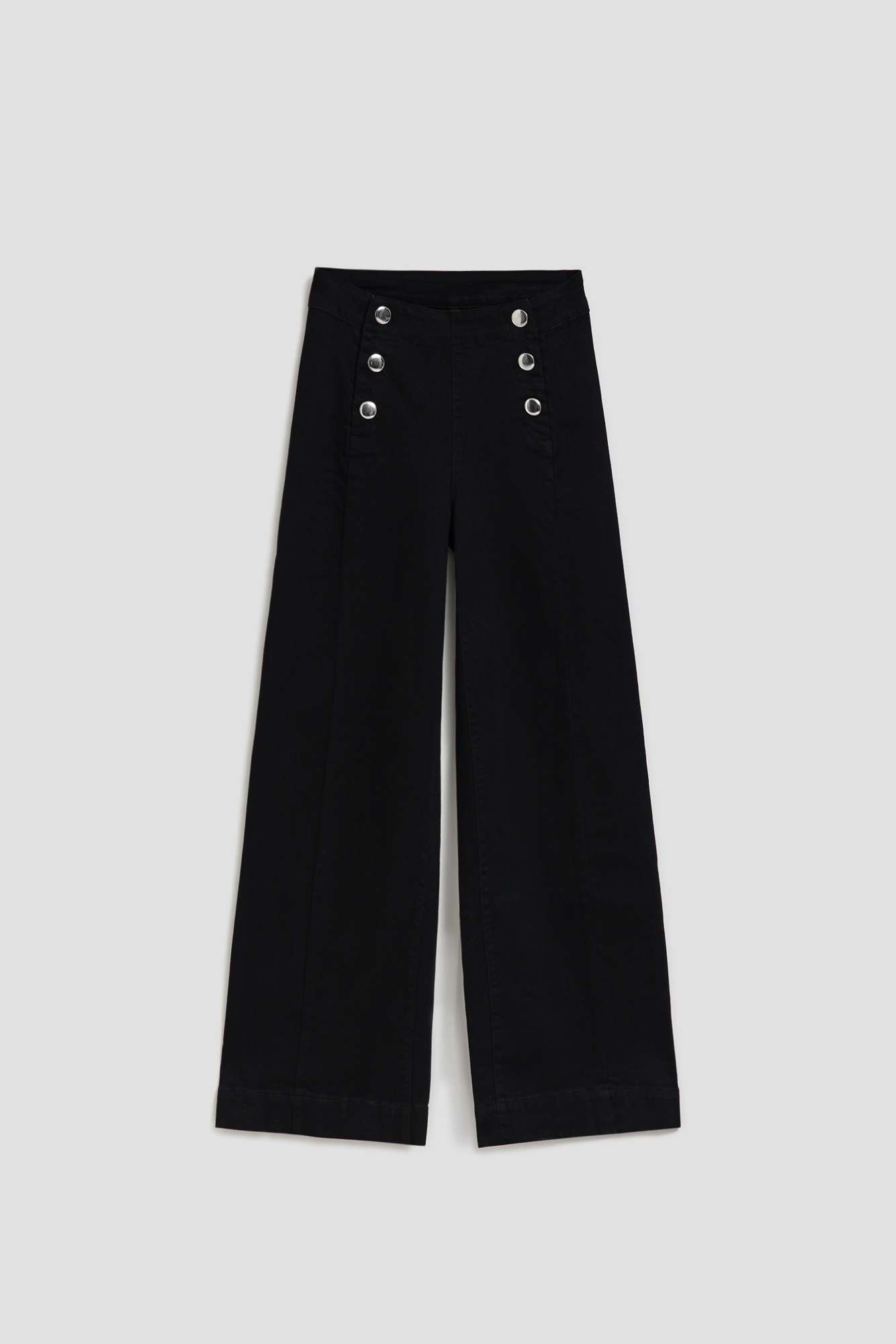 Jeans with decorative buttons