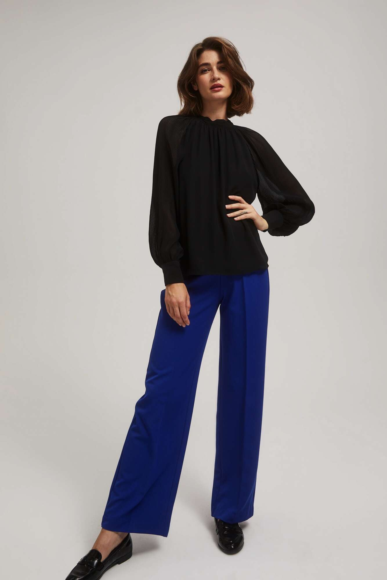 Shirt with gathered sleeves