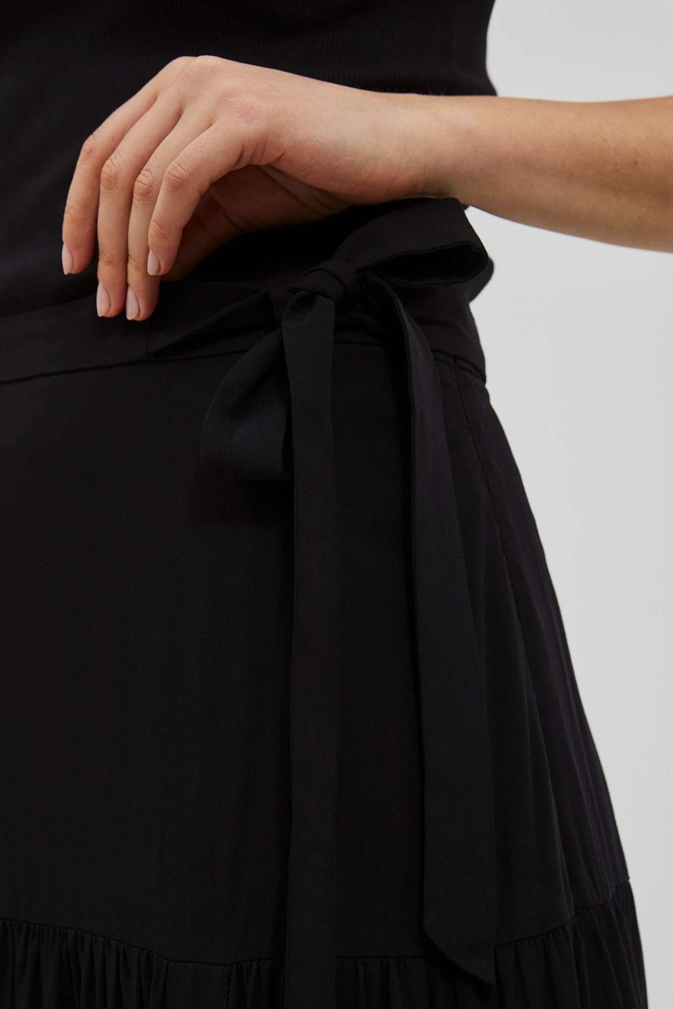 WOMEN&#039;S SKIRT L-SC-4012 BLACK