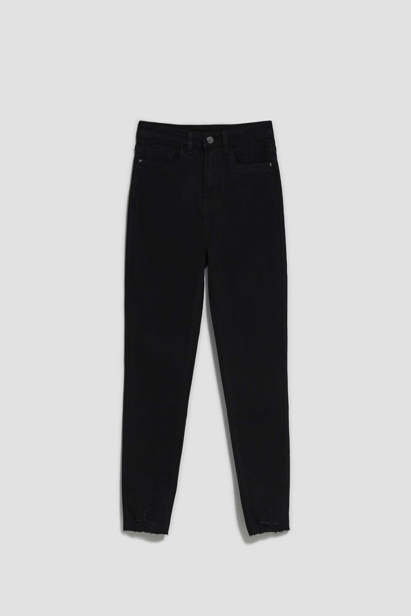 Slim fit jeans with frayed legs