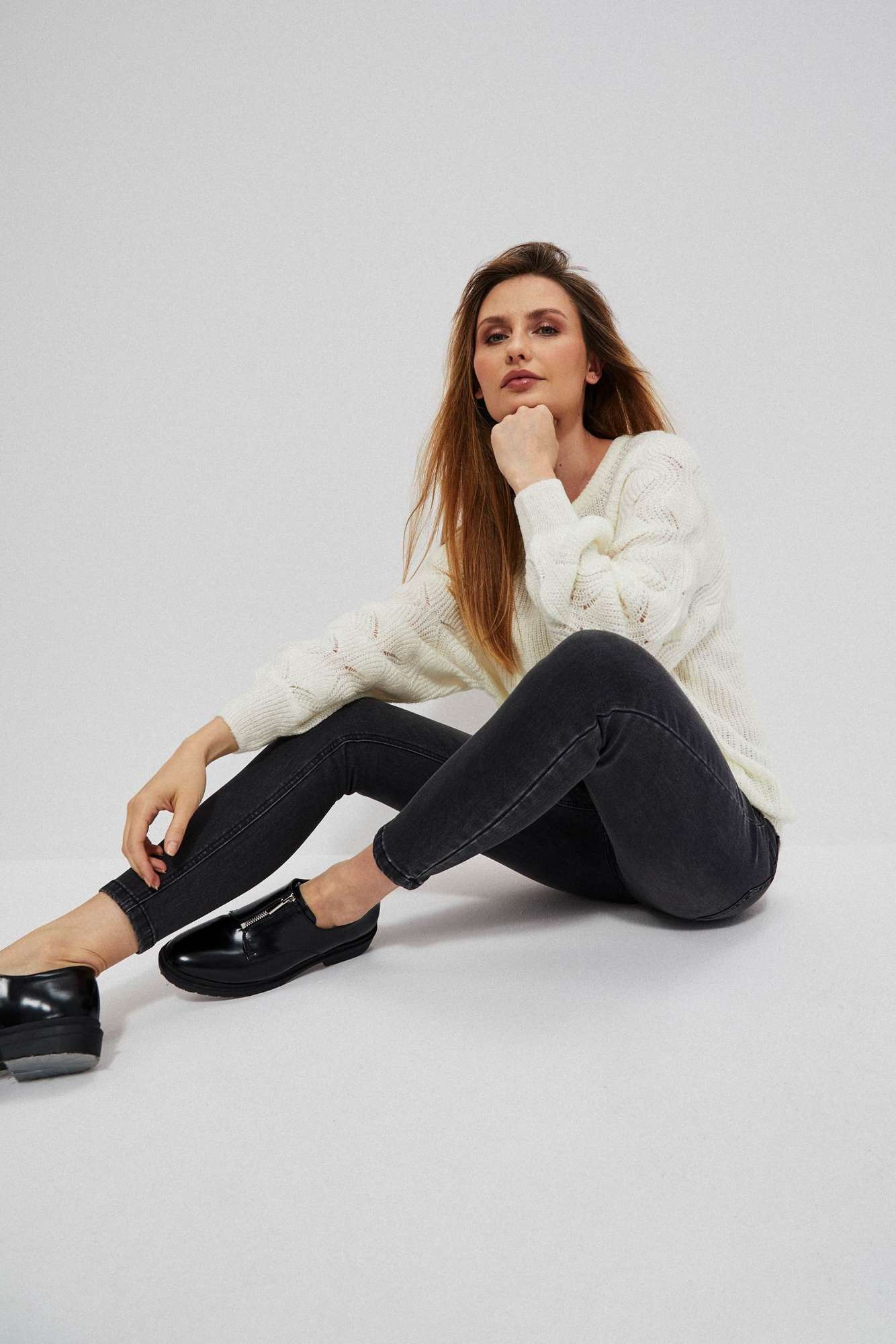 Pantaloni strânși rupți