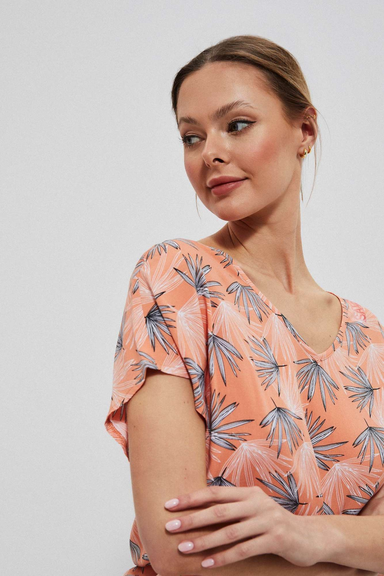 Viscose shirt with open back