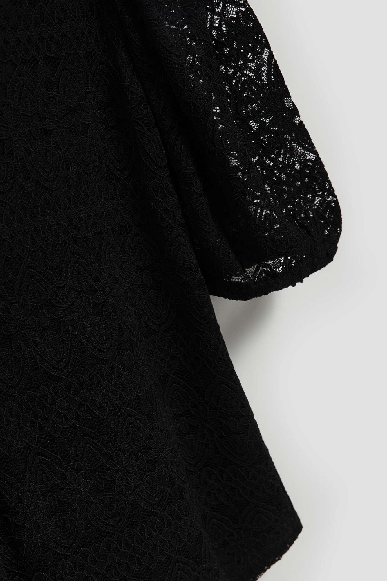 Lace blouse with puff sleeves