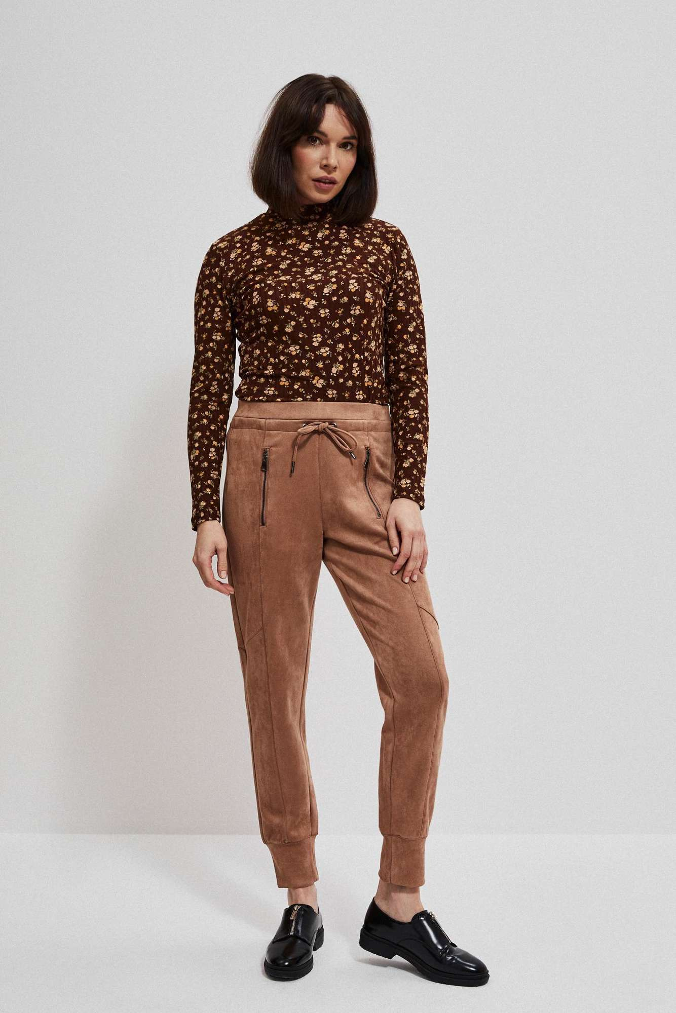 Pantaloni de trening cu buzunare cu fermoar