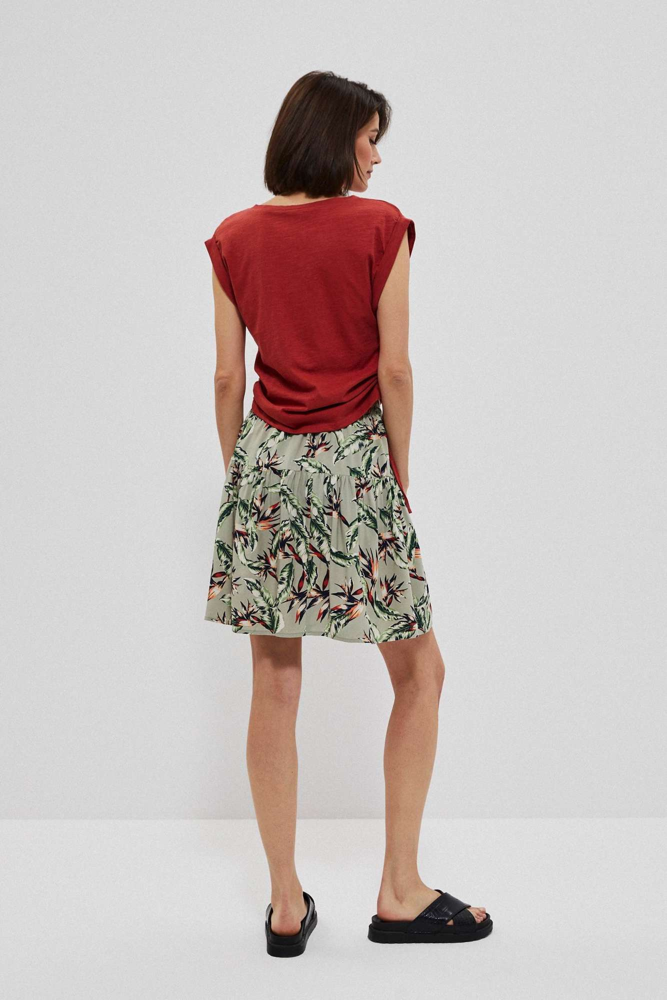 Skirt with a floral print