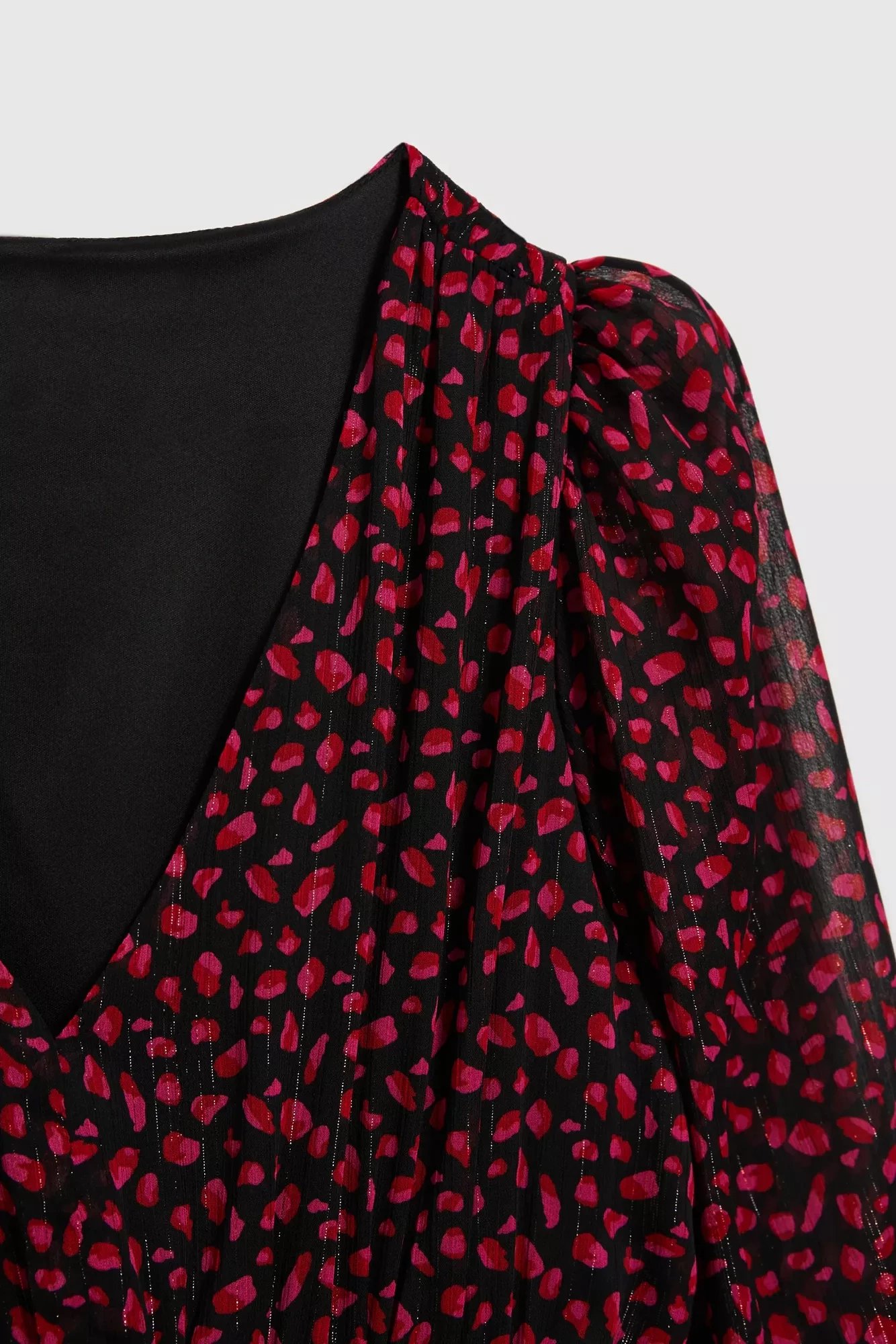 Marisse Black Dress With Puff Sleeves And A V-Neck