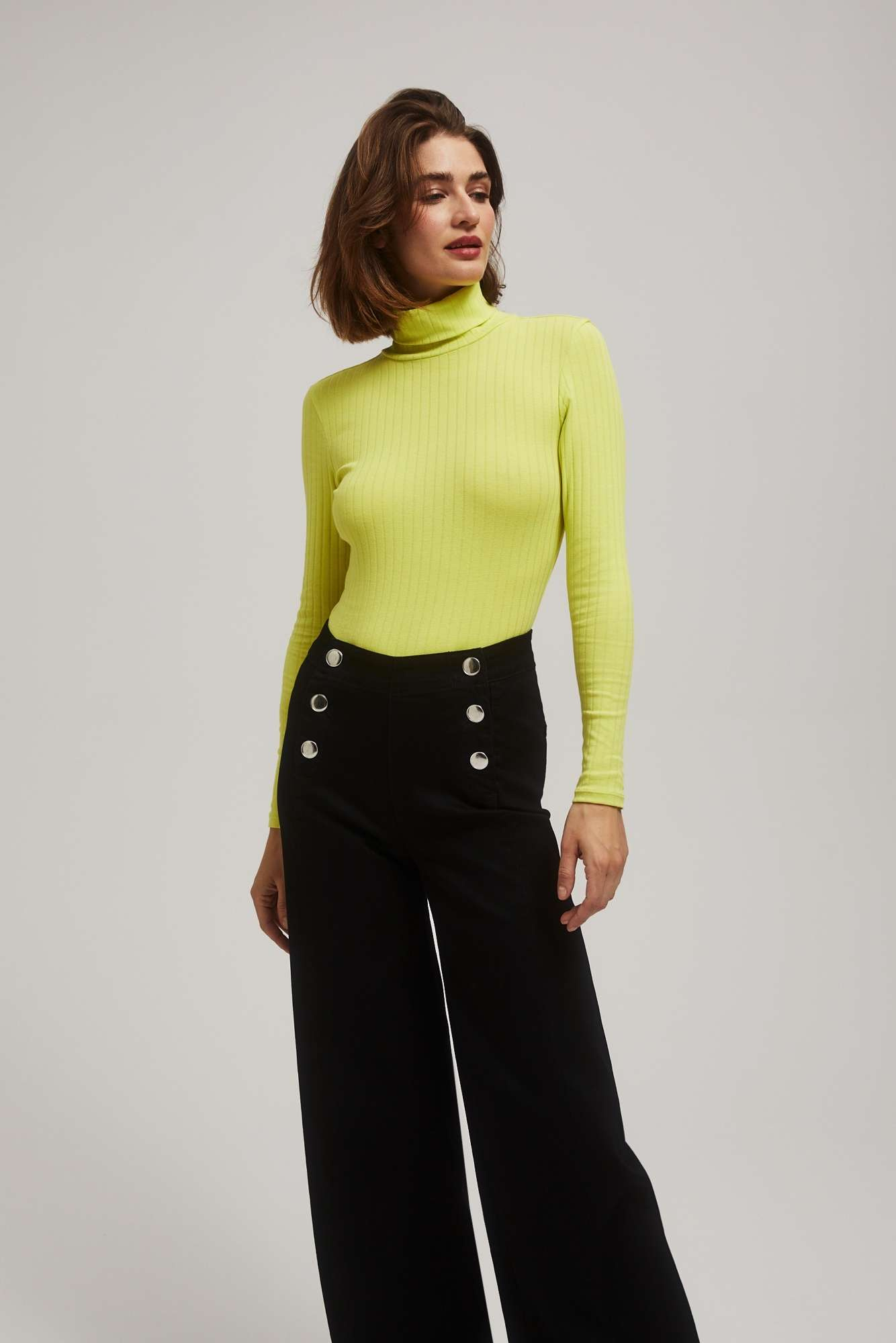 Jeans with decorative buttons