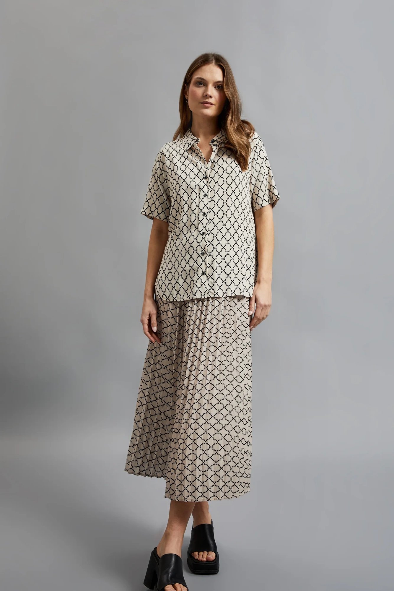 Women&#039;s skirt MOODO - light beige