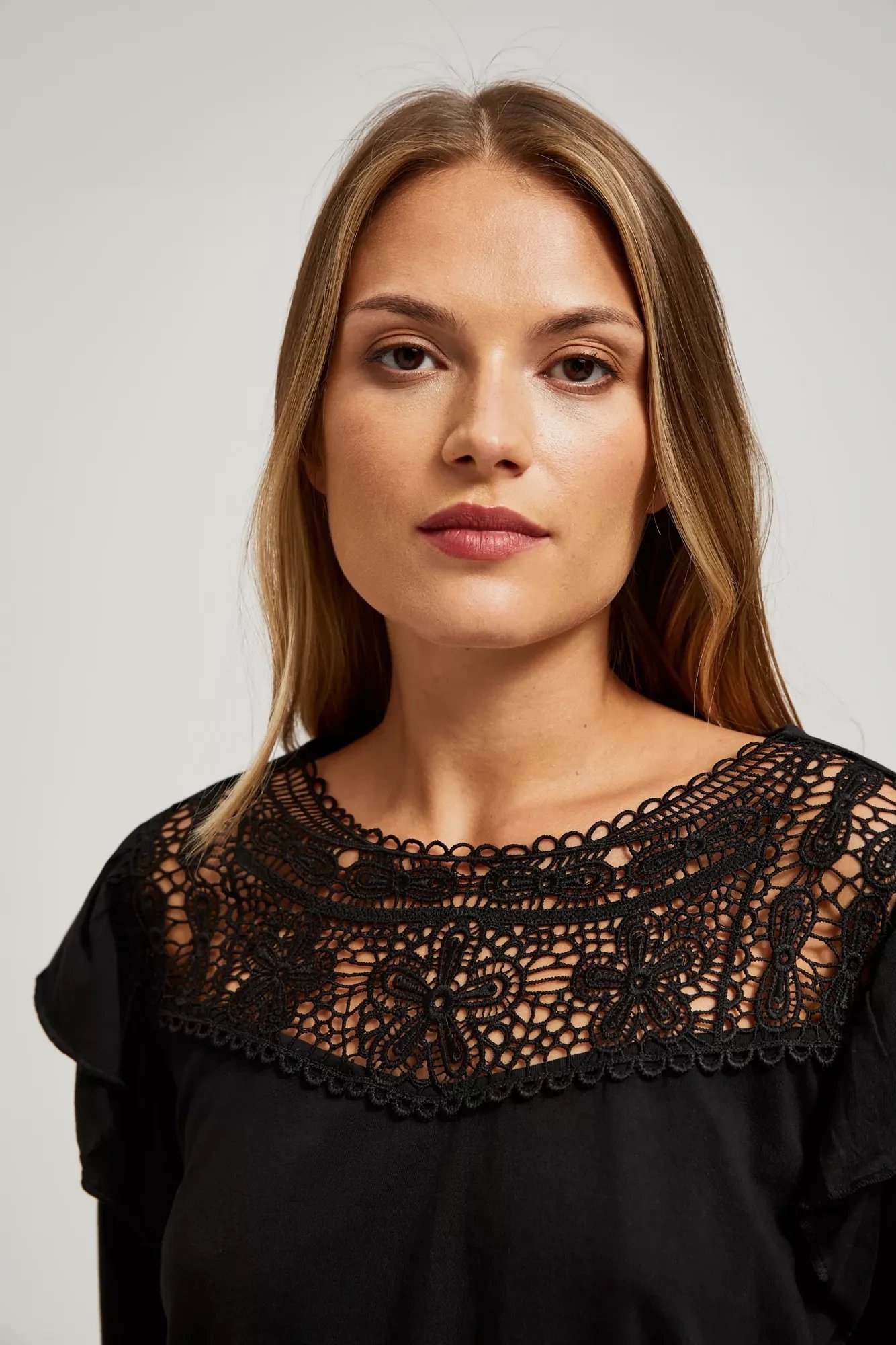 Blouse with lace