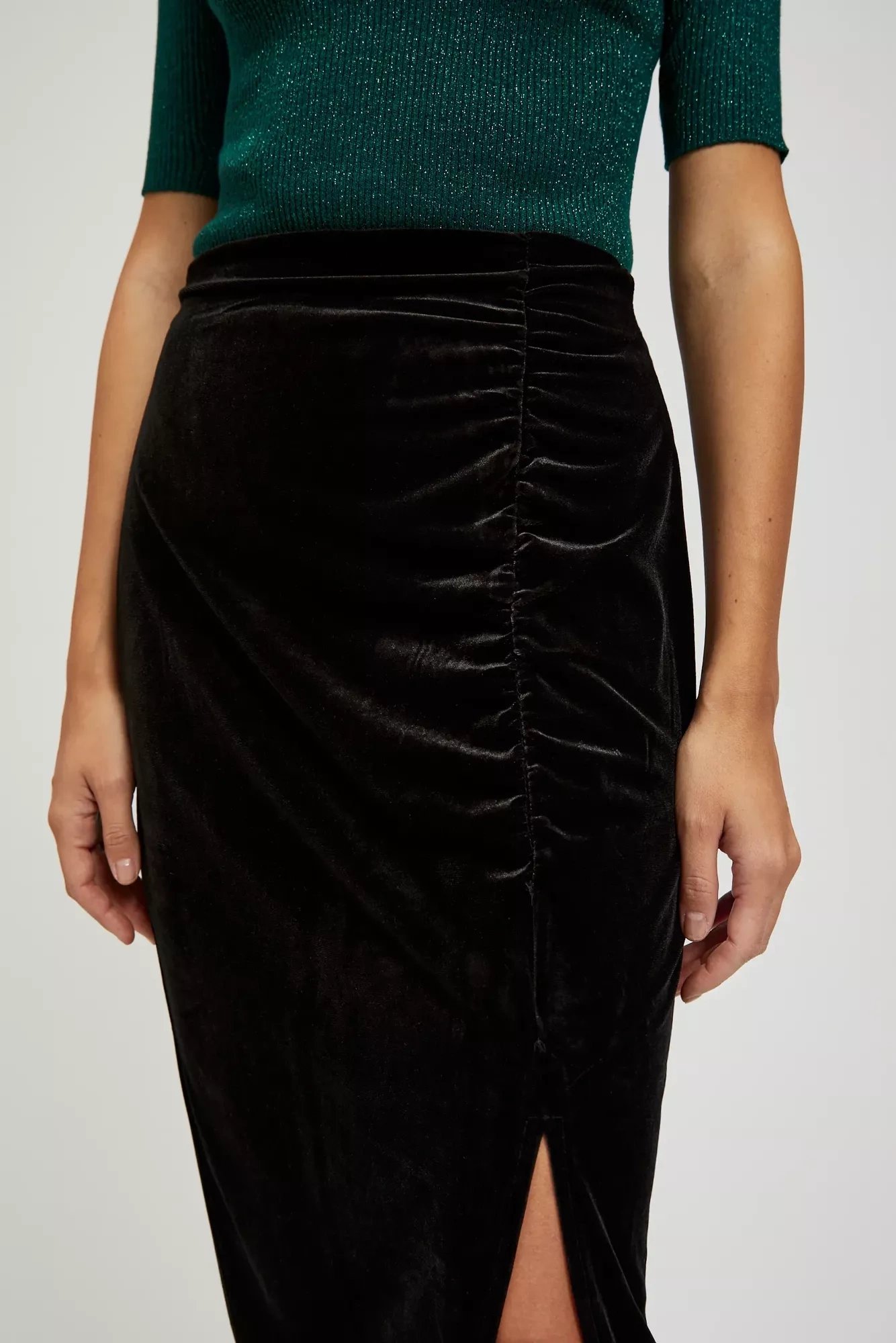 Velour skirt with slit