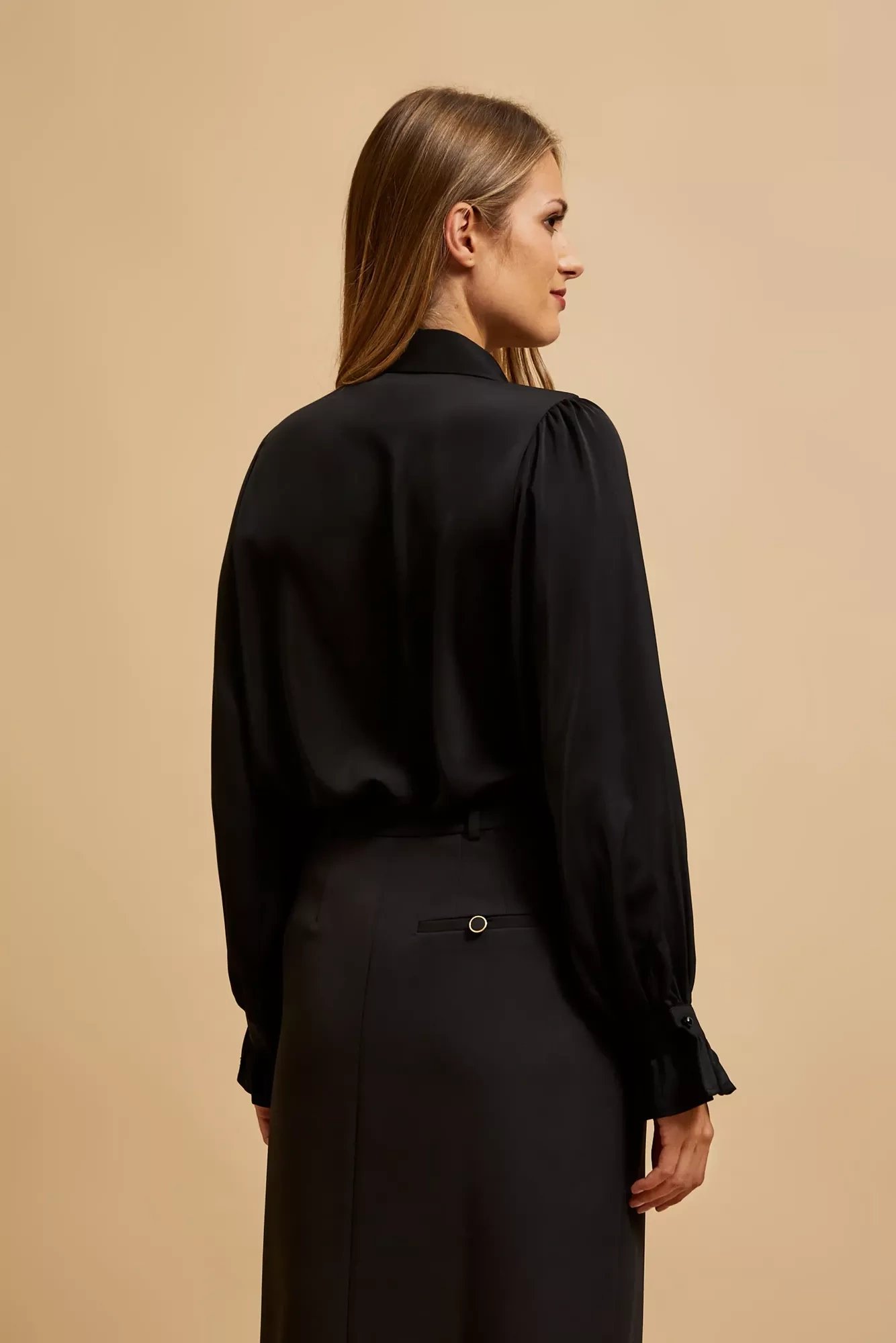 Shirt with decorative collar