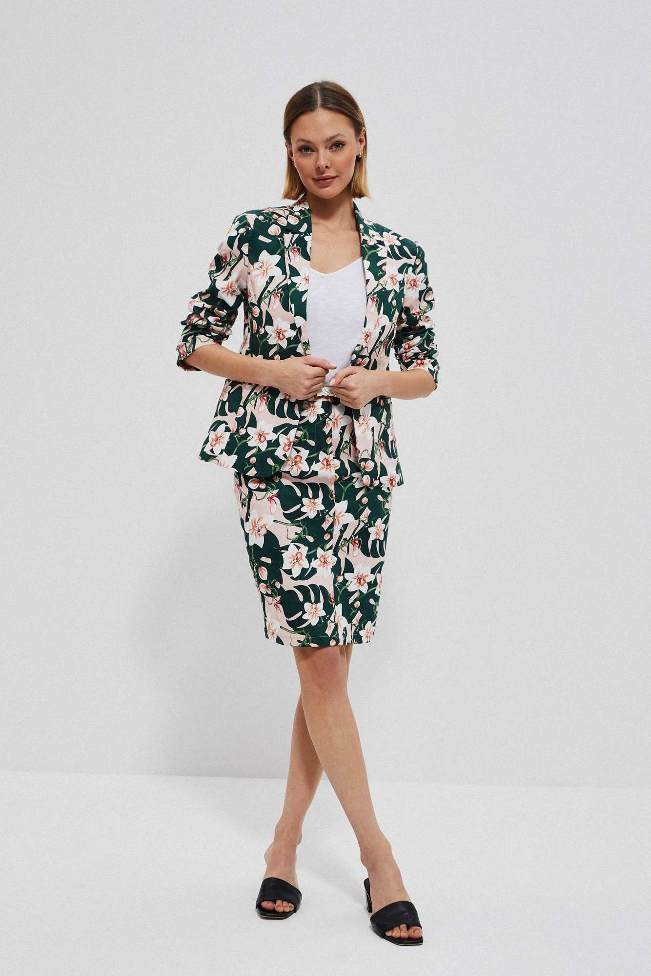 Skirt with a floral print