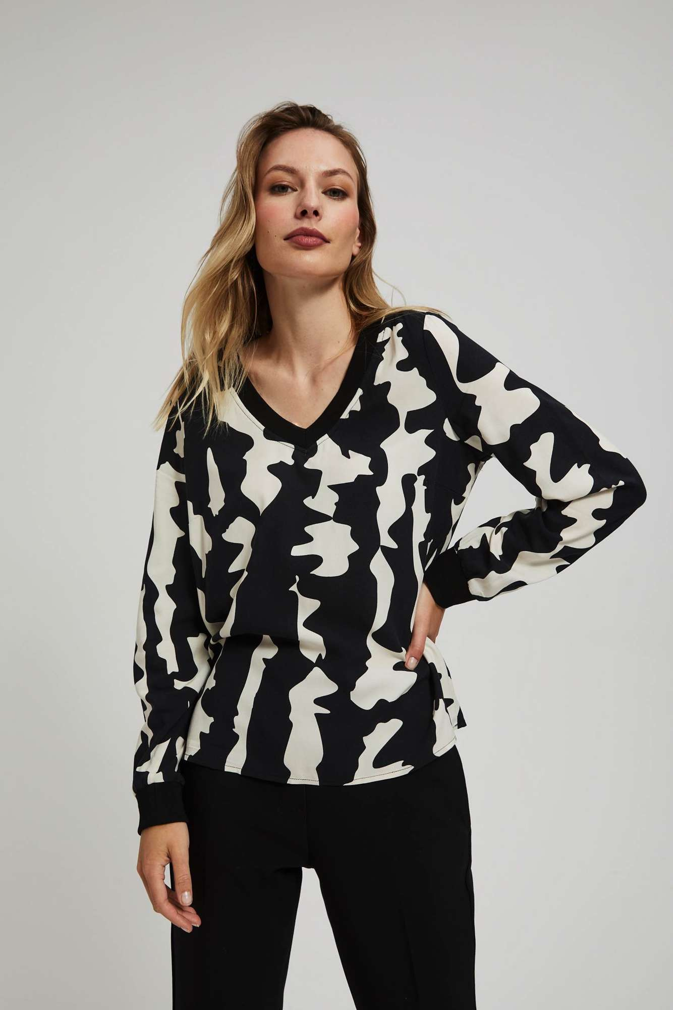 Patterned shirt with V-neck