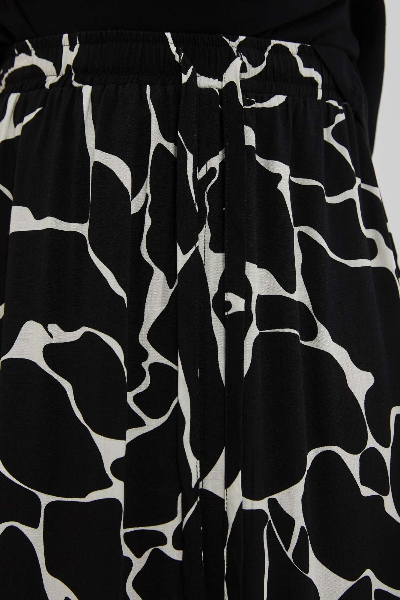 WOMEN&#039;S SKIRT L-SC-4017 BLACK