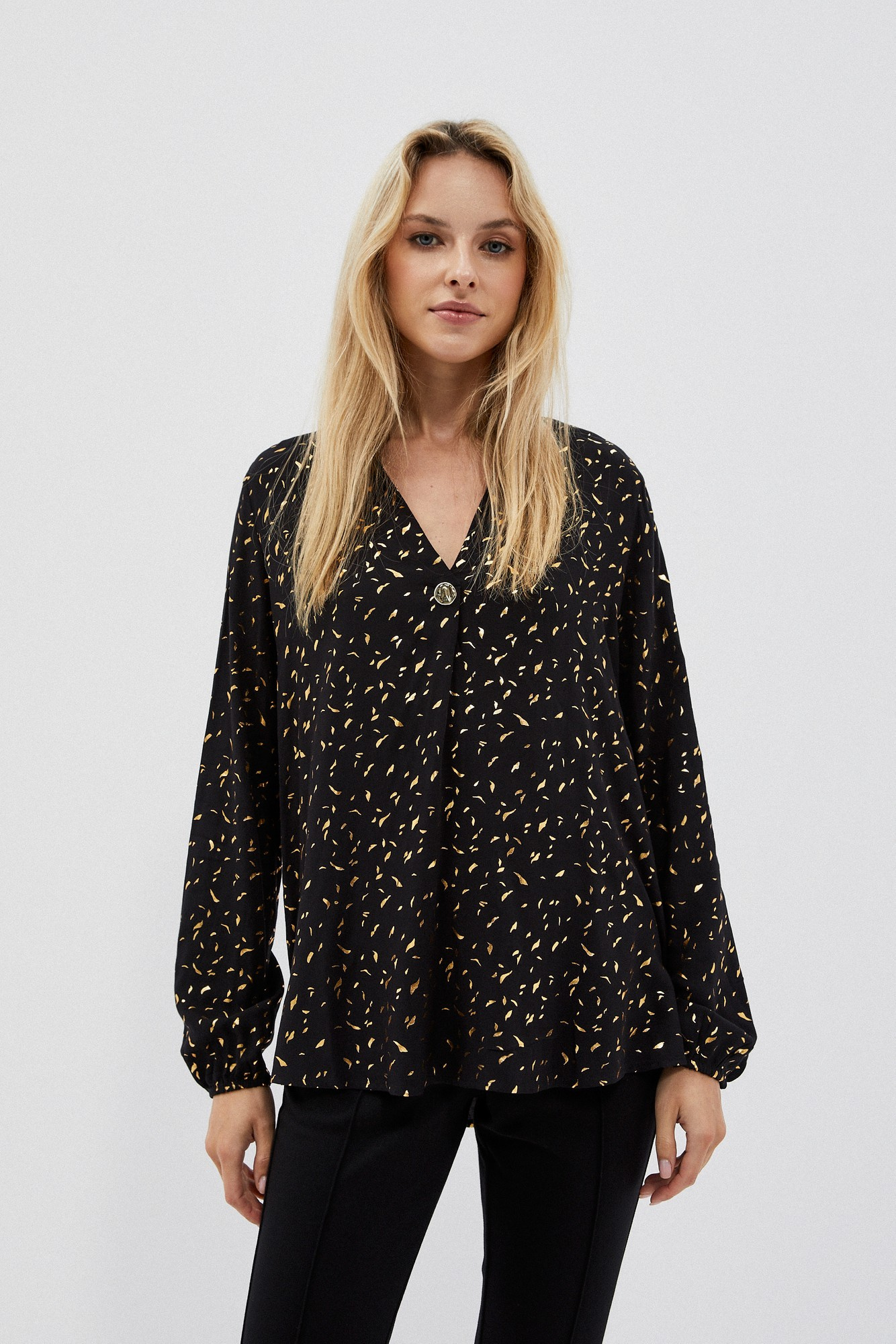 Shirt with print and decorative button