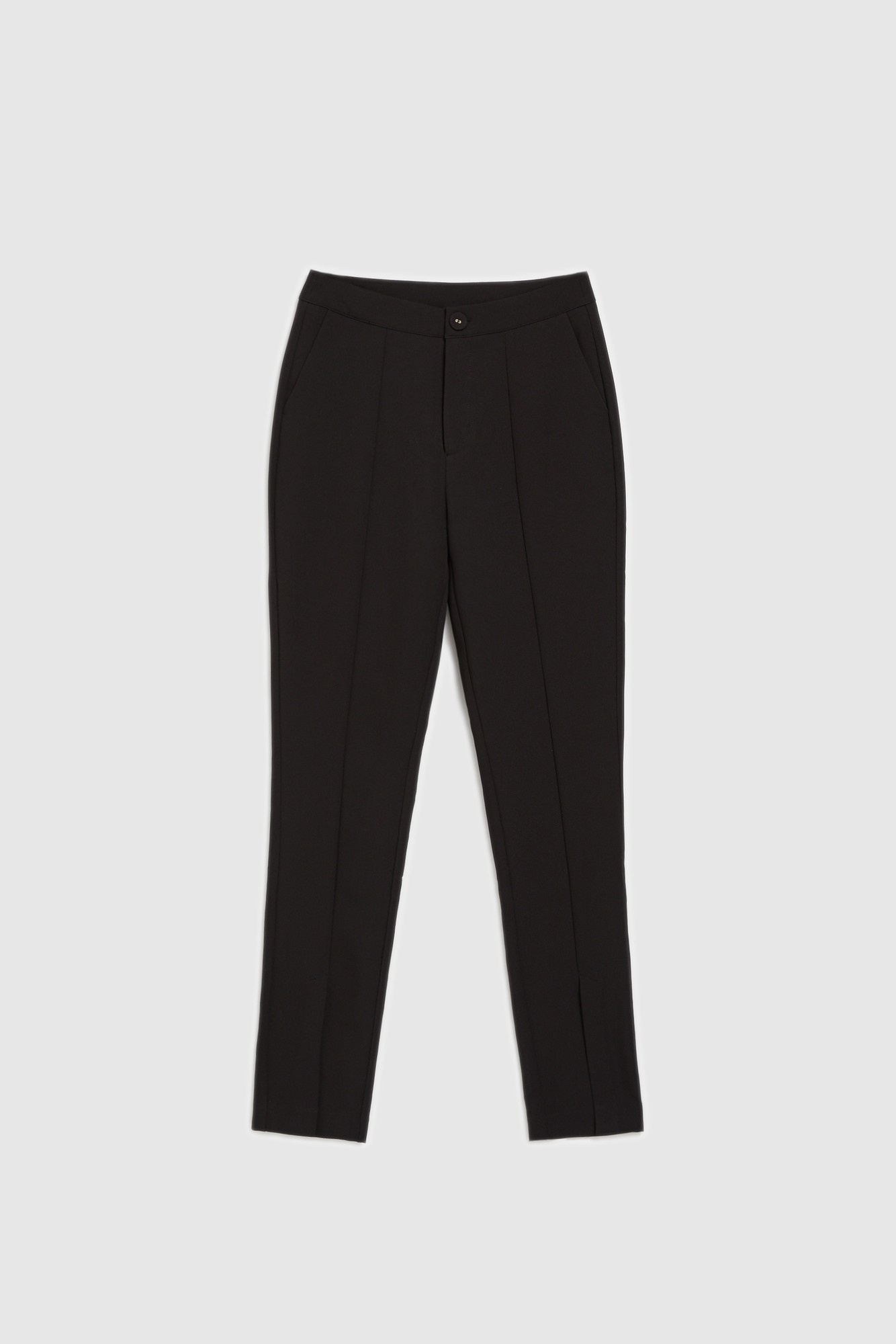 Wrinkled trousers with slit