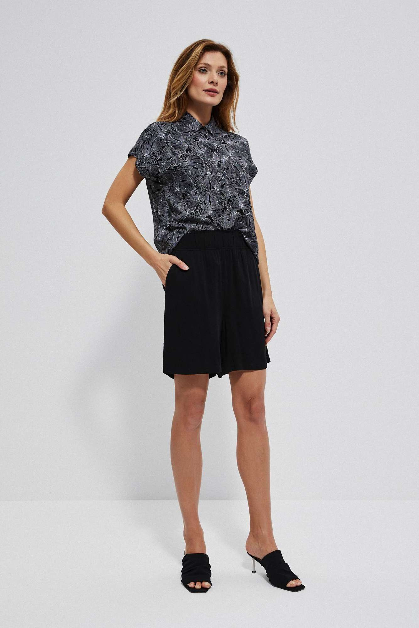 High-waisted viscose shorts