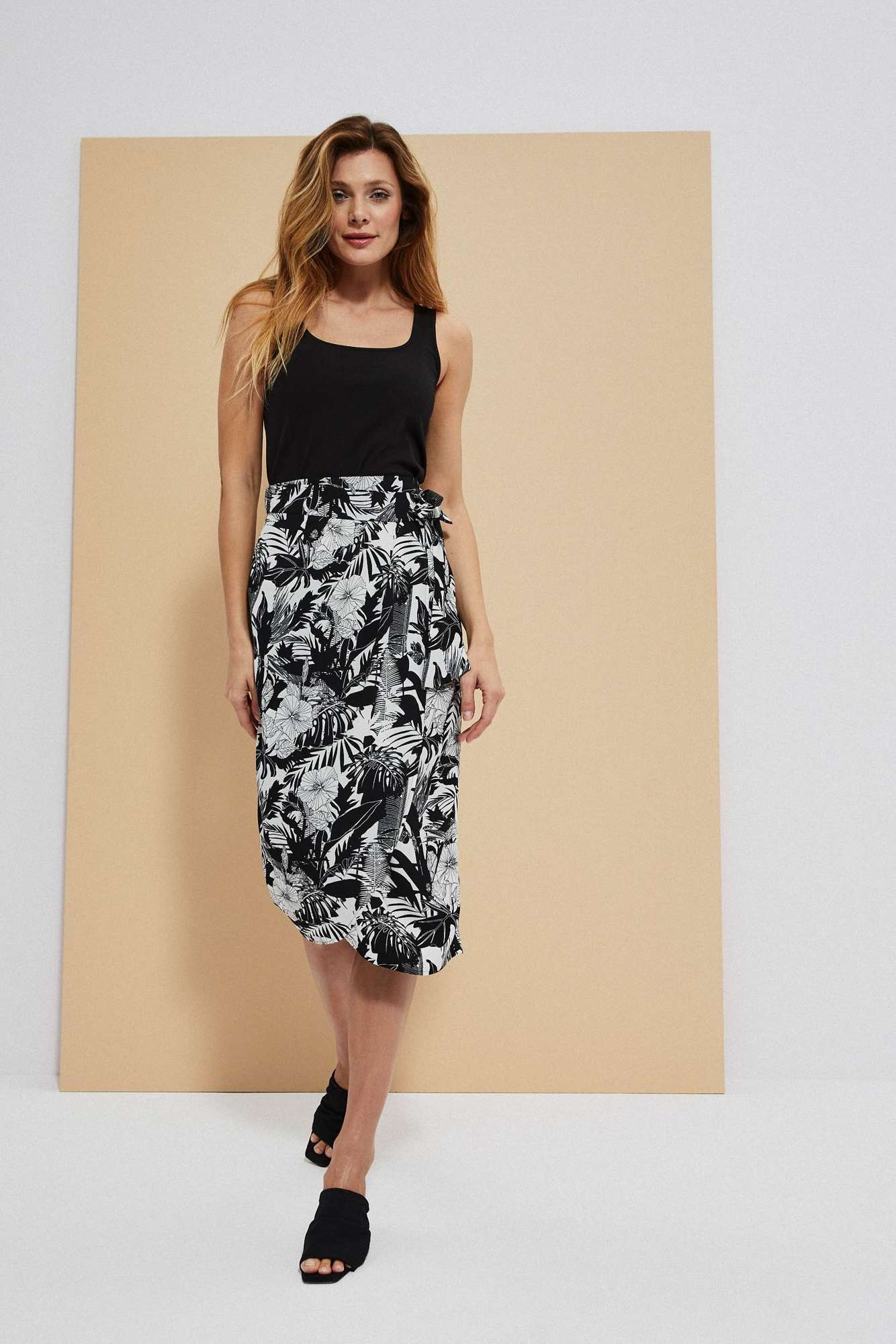 Skirt with a floral print