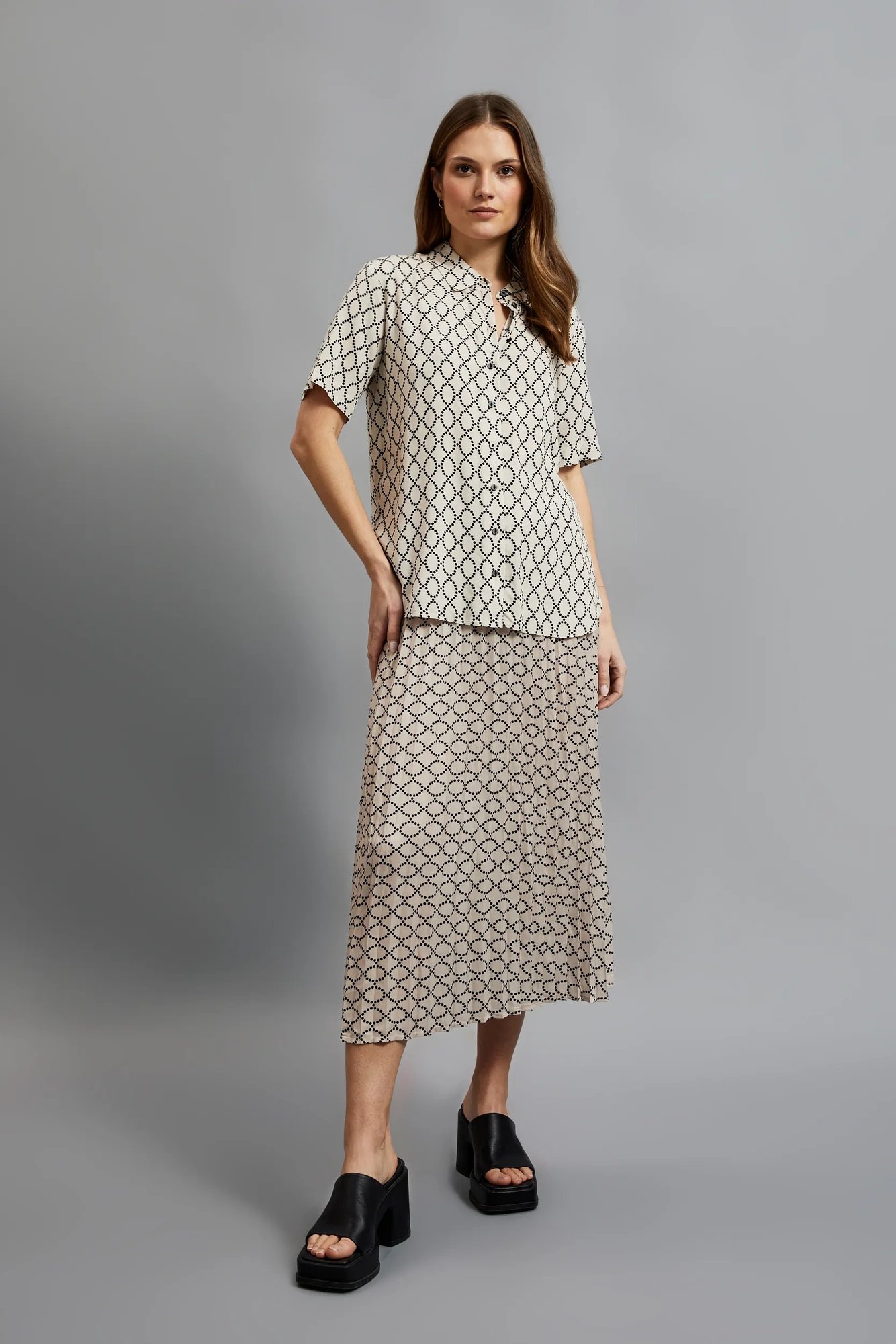 Women&#039;s skirt MOODO - light beige