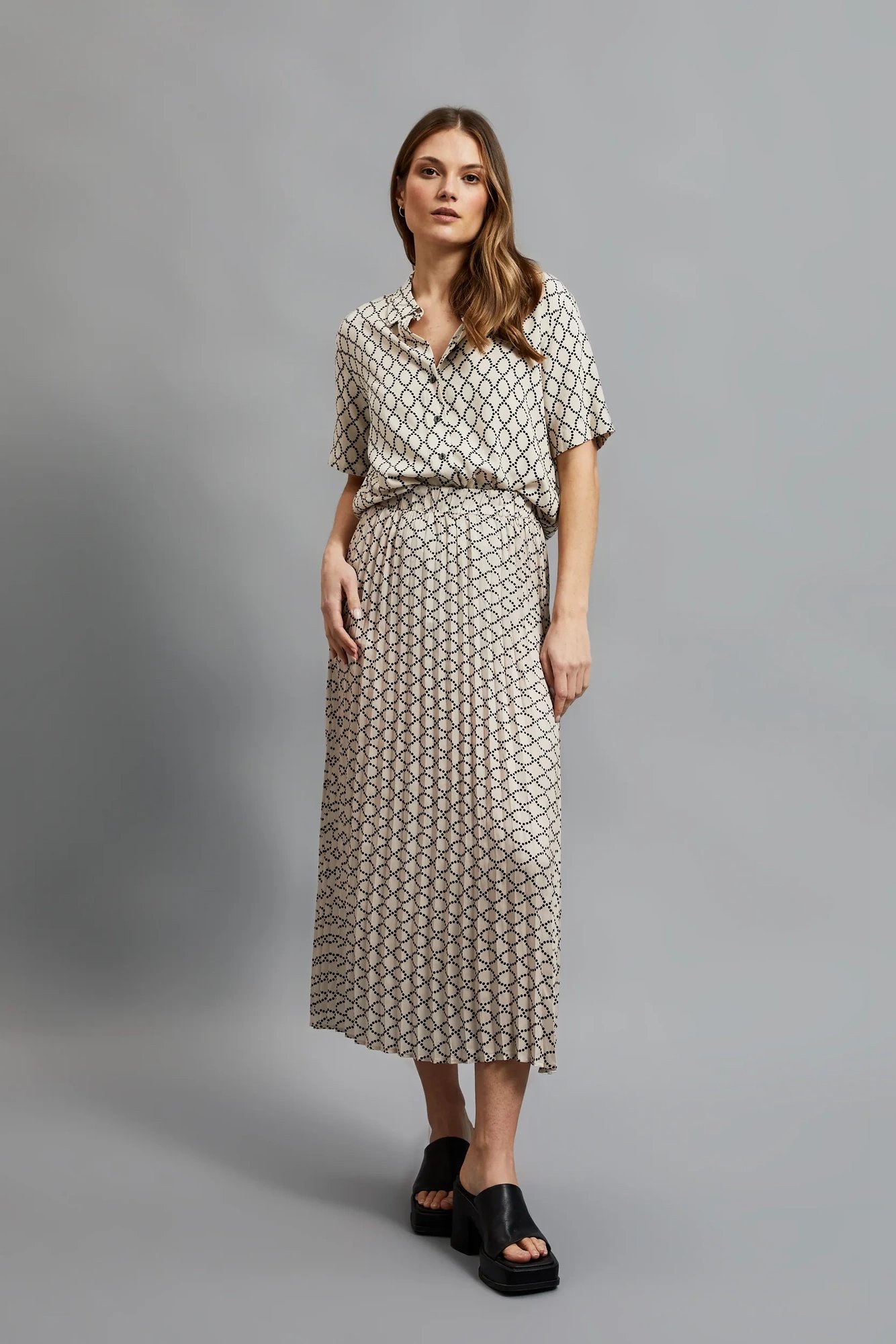 Women&#039;s skirt MOODO - light beige