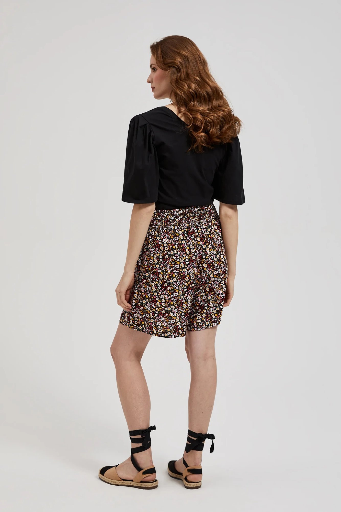 Women&#039;s shorts with floral pattern MOODO - black