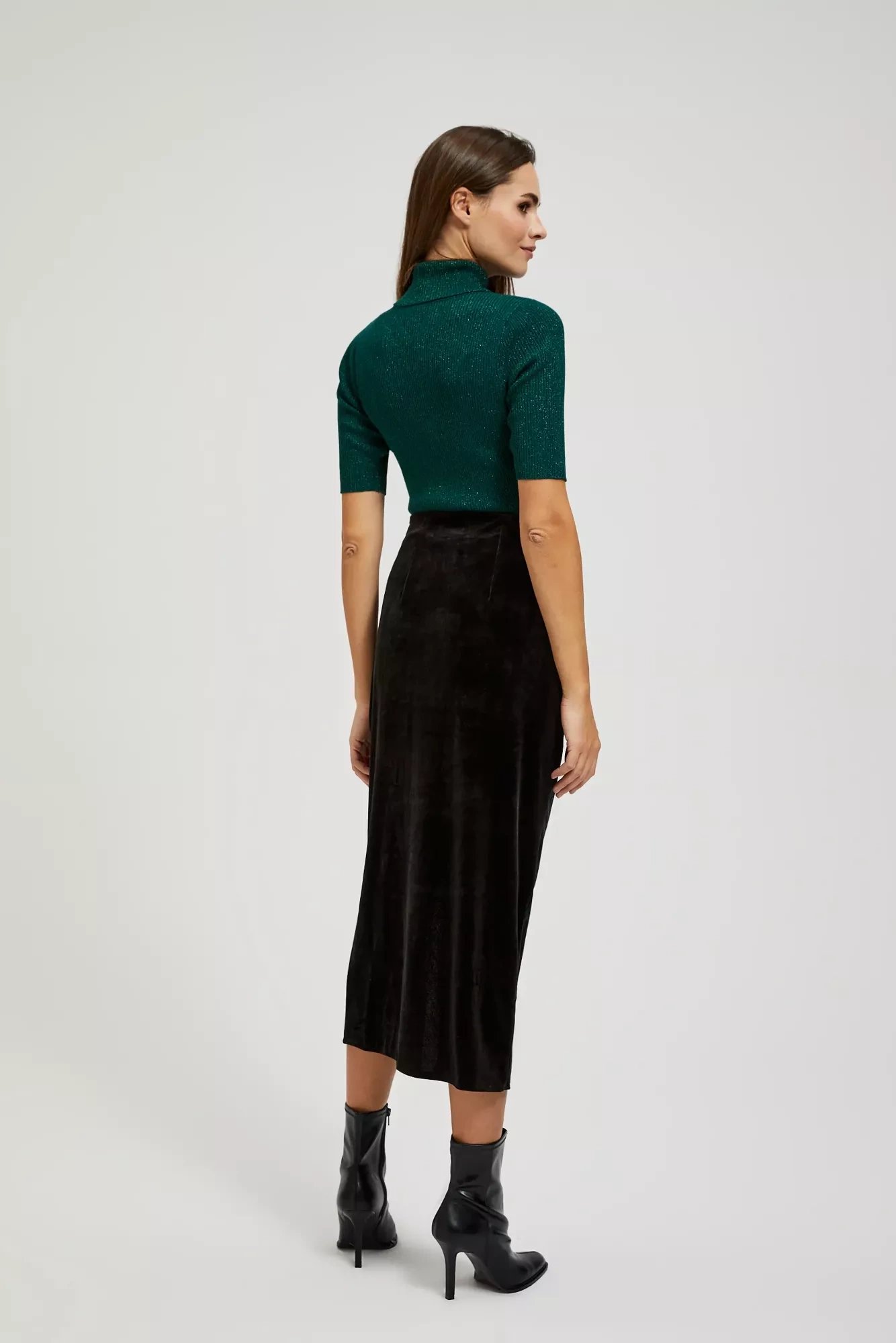 Velour skirt with slit