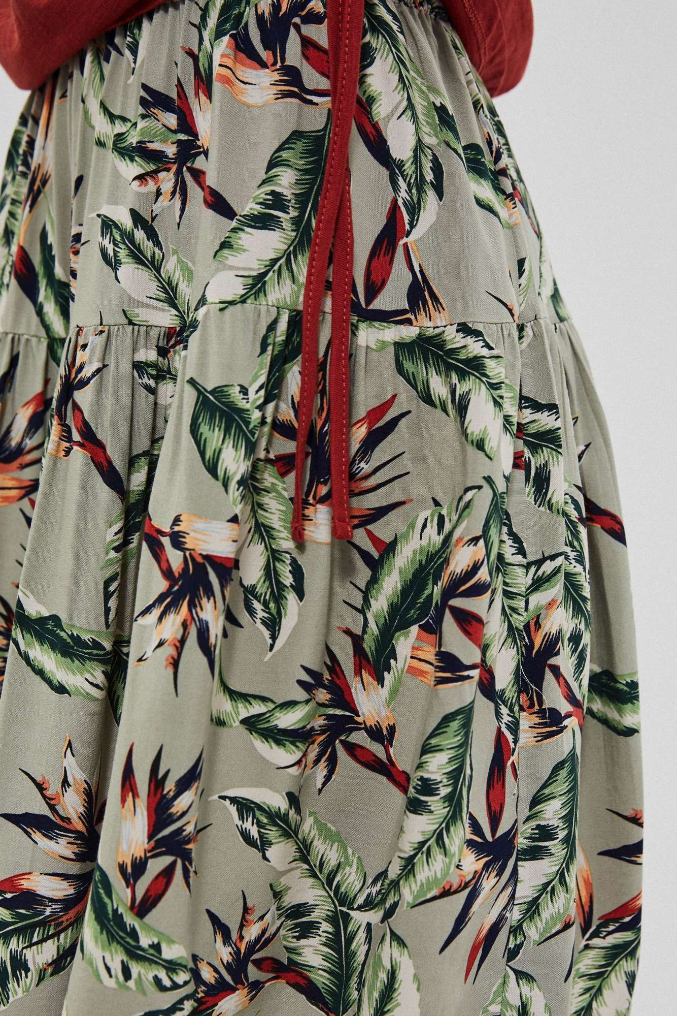 Skirt with a floral print