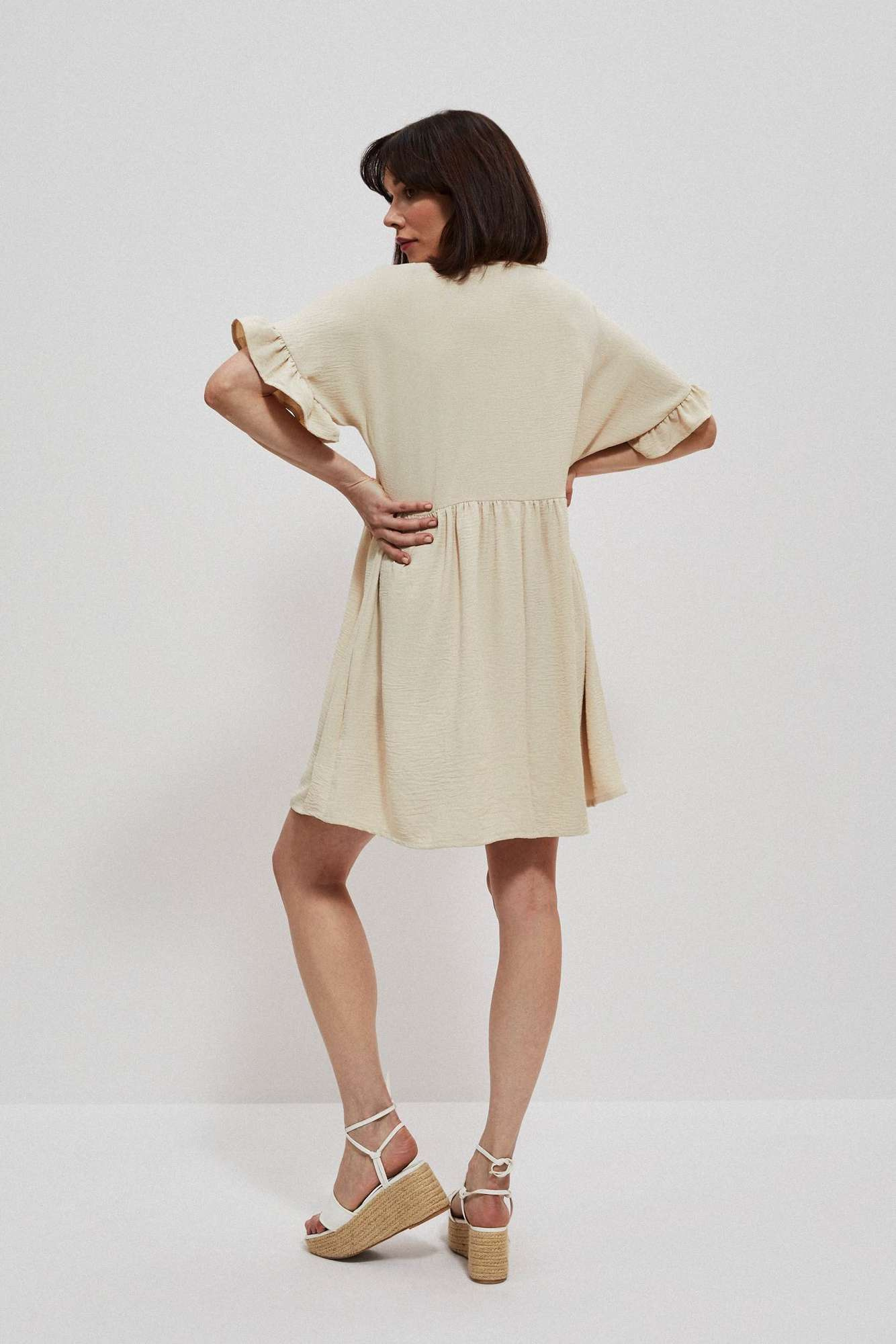 Rochie cu volane pe mâneci