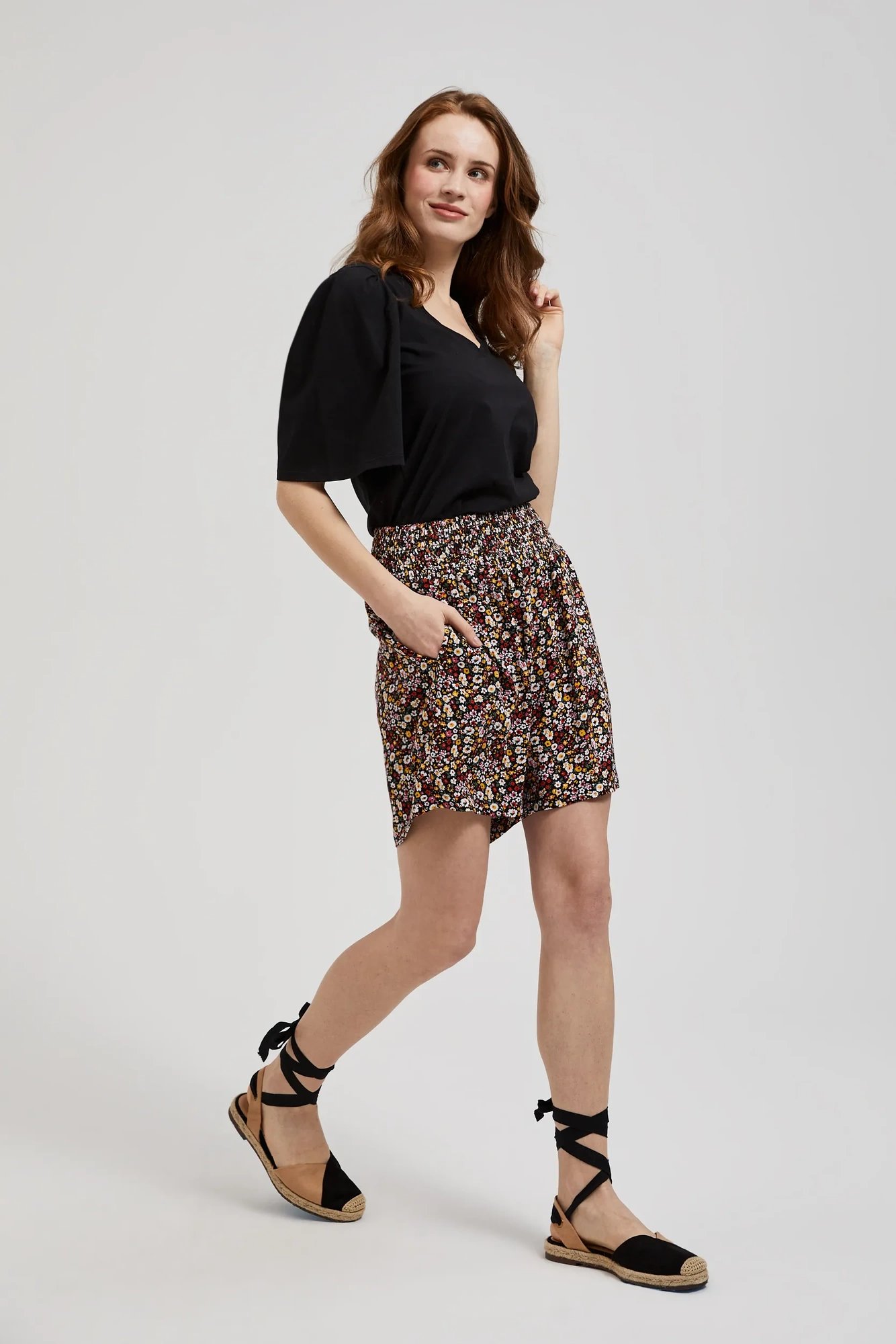 Women&#039;s shorts with floral pattern MOODO - black