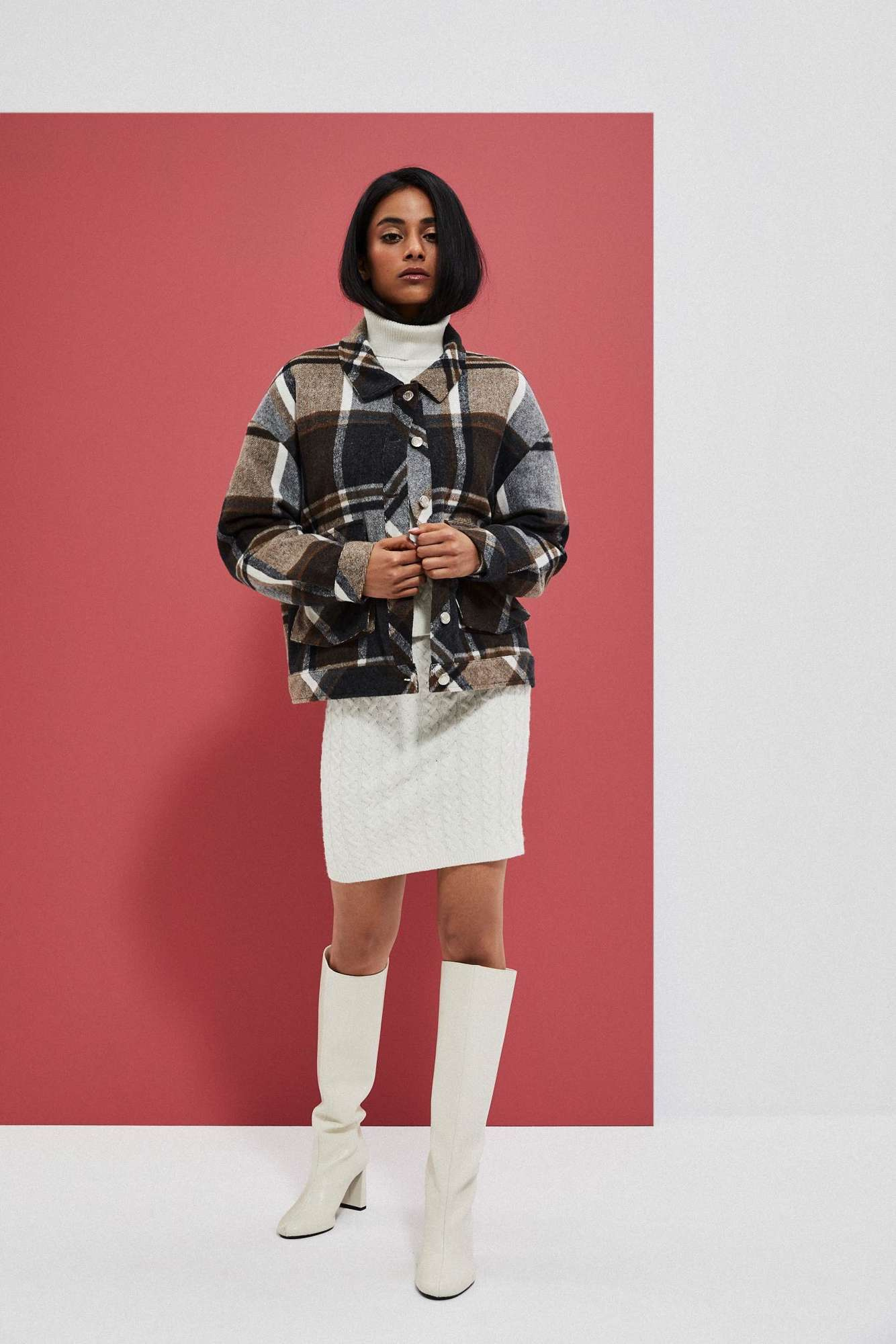 Skirt knitted with a cable