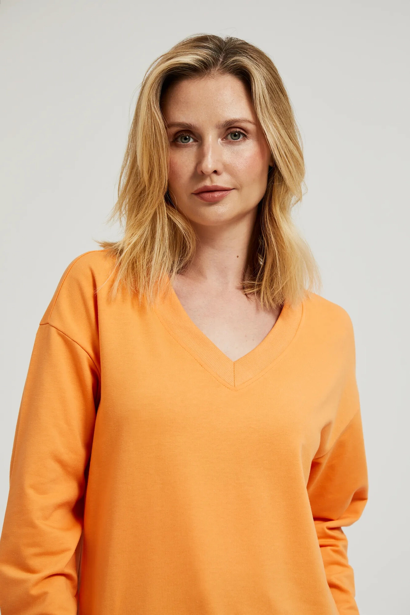 Women's sweatshirt with V-neck and tie MOODO - orange