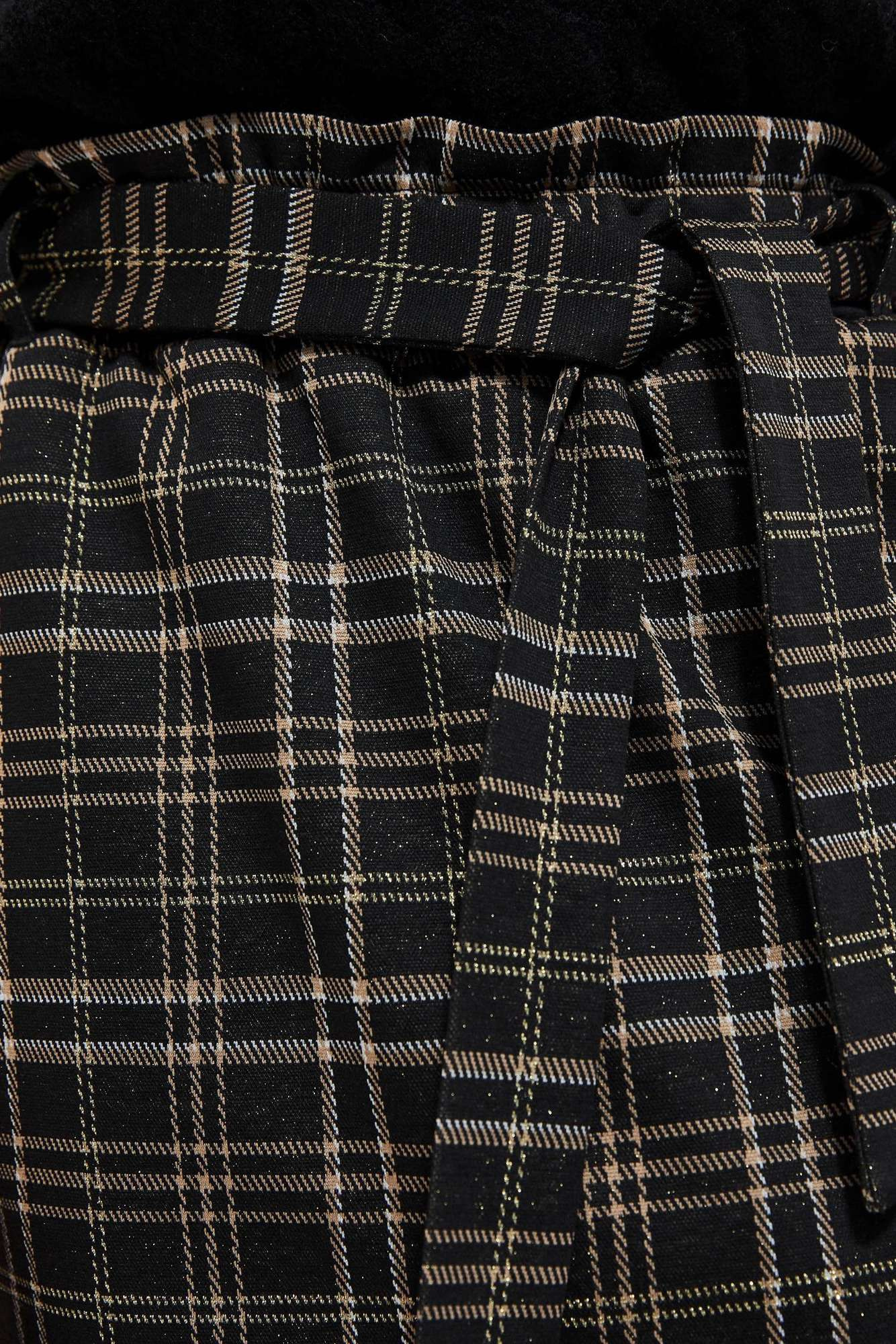 Plaid skirt with ties