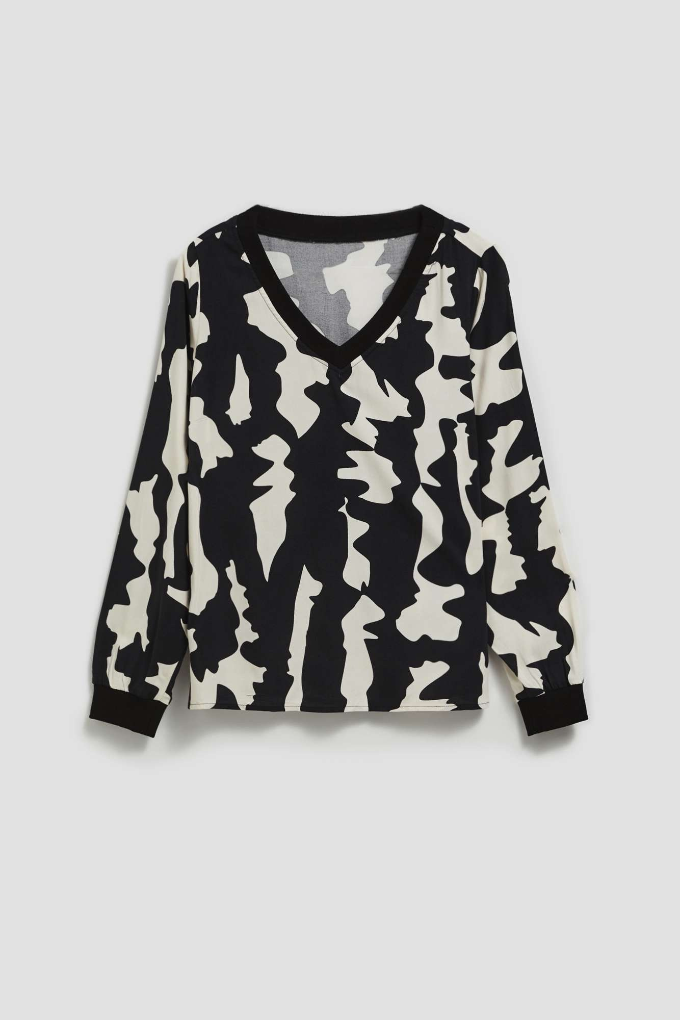 Patterned shirt with V-neck