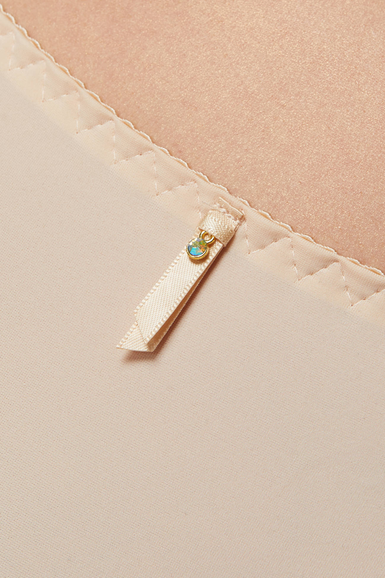 Sutien și chiloți bej