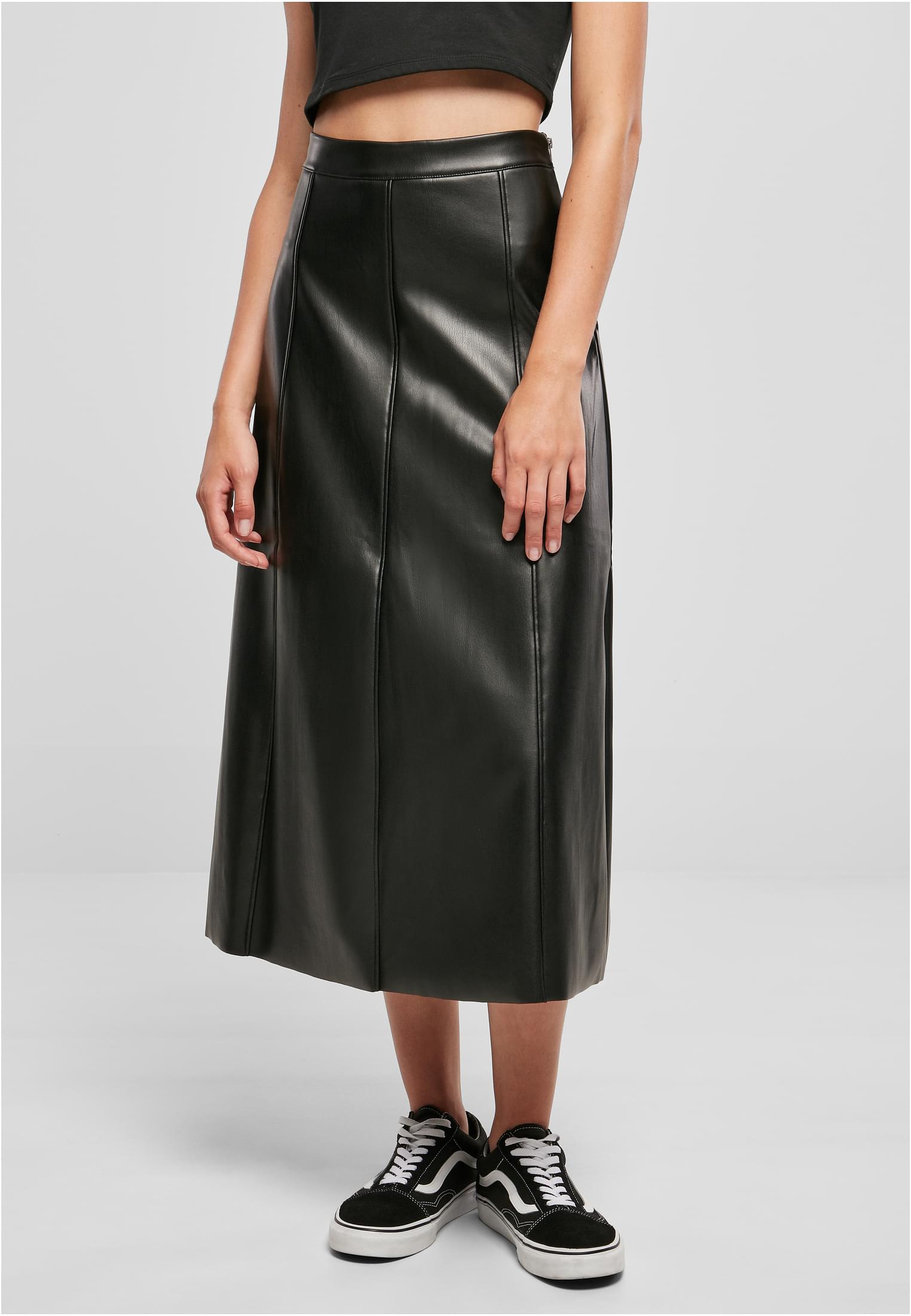 Women&#039;s midi skirt made of synthetic leather black
