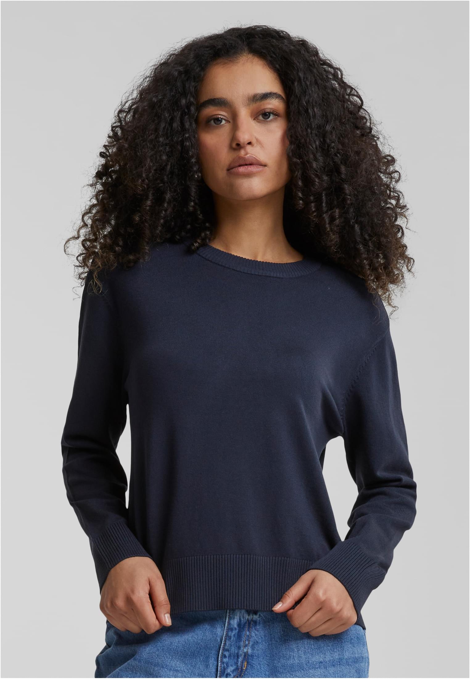 Women&#039;s knitted sweater with round neckline navy