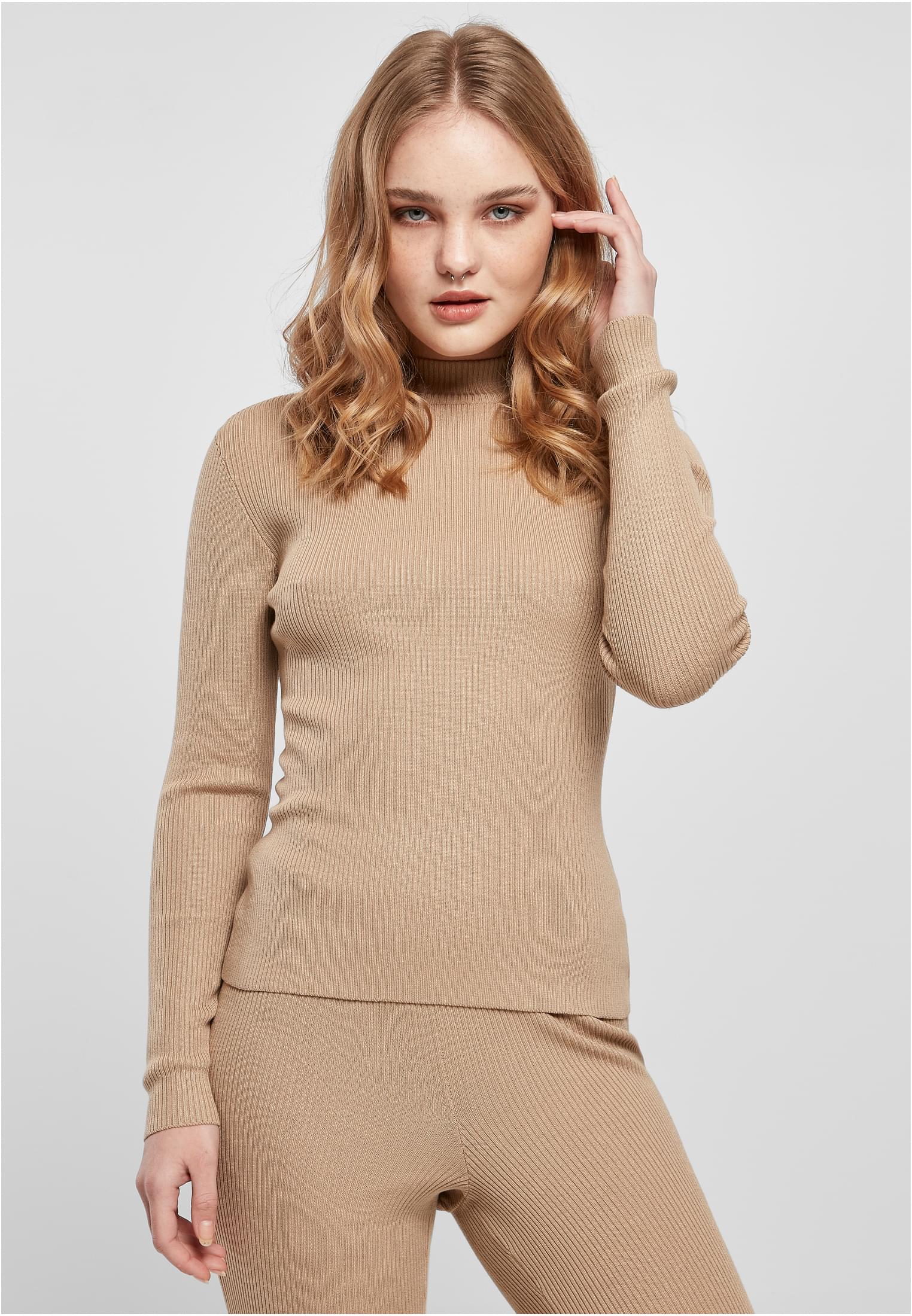 Women&#039;s ribbed knit turtleneck sweater unionbeige