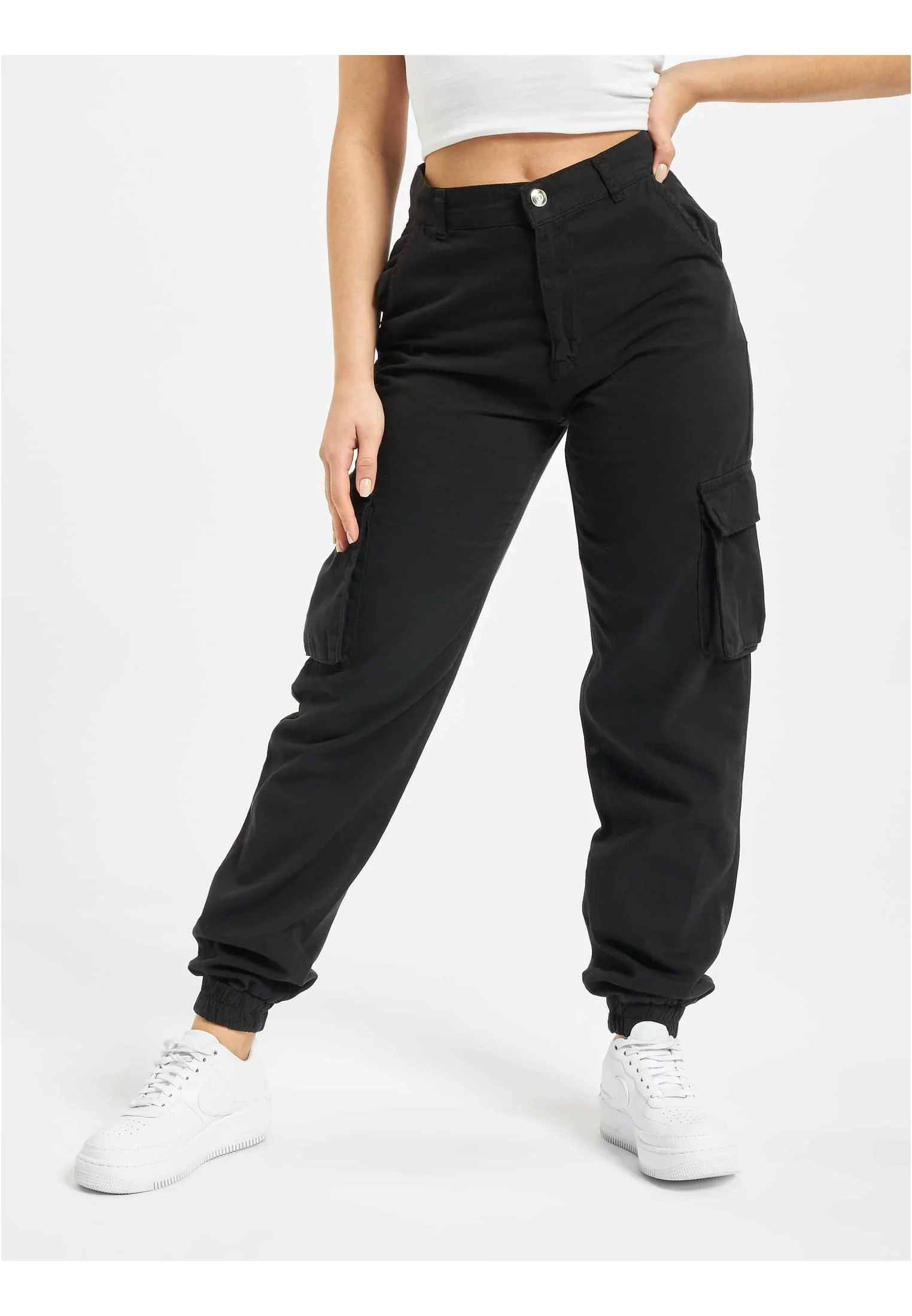 Pantaloni dama, DEF Ruby