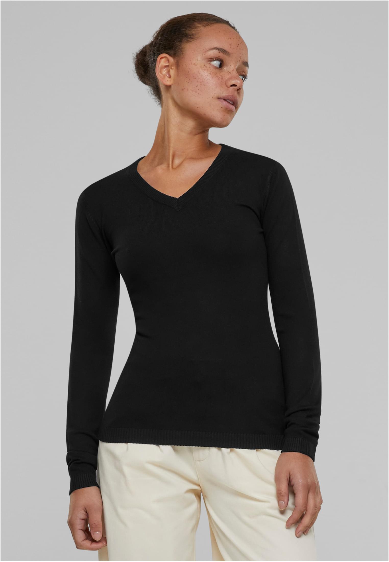 Women&#039;s knitted sweater with a V-neck in black