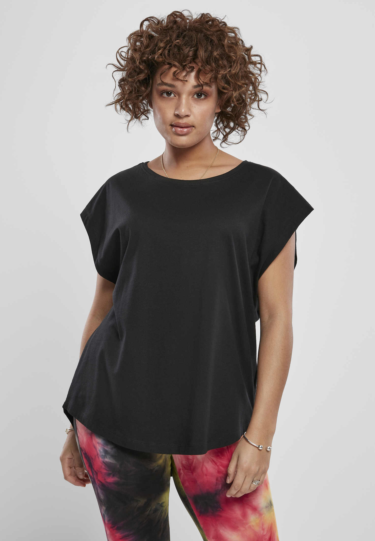 Women's Basic Shaped T-shirt in black