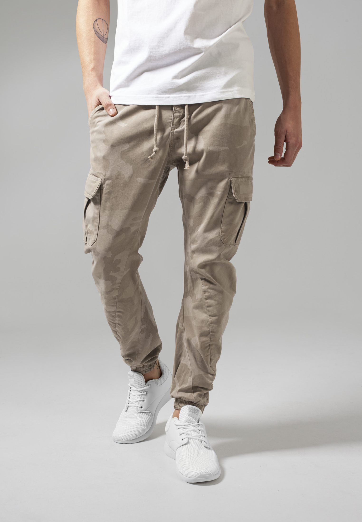 Pantaloni bărbați Urban Classics Sand Camo