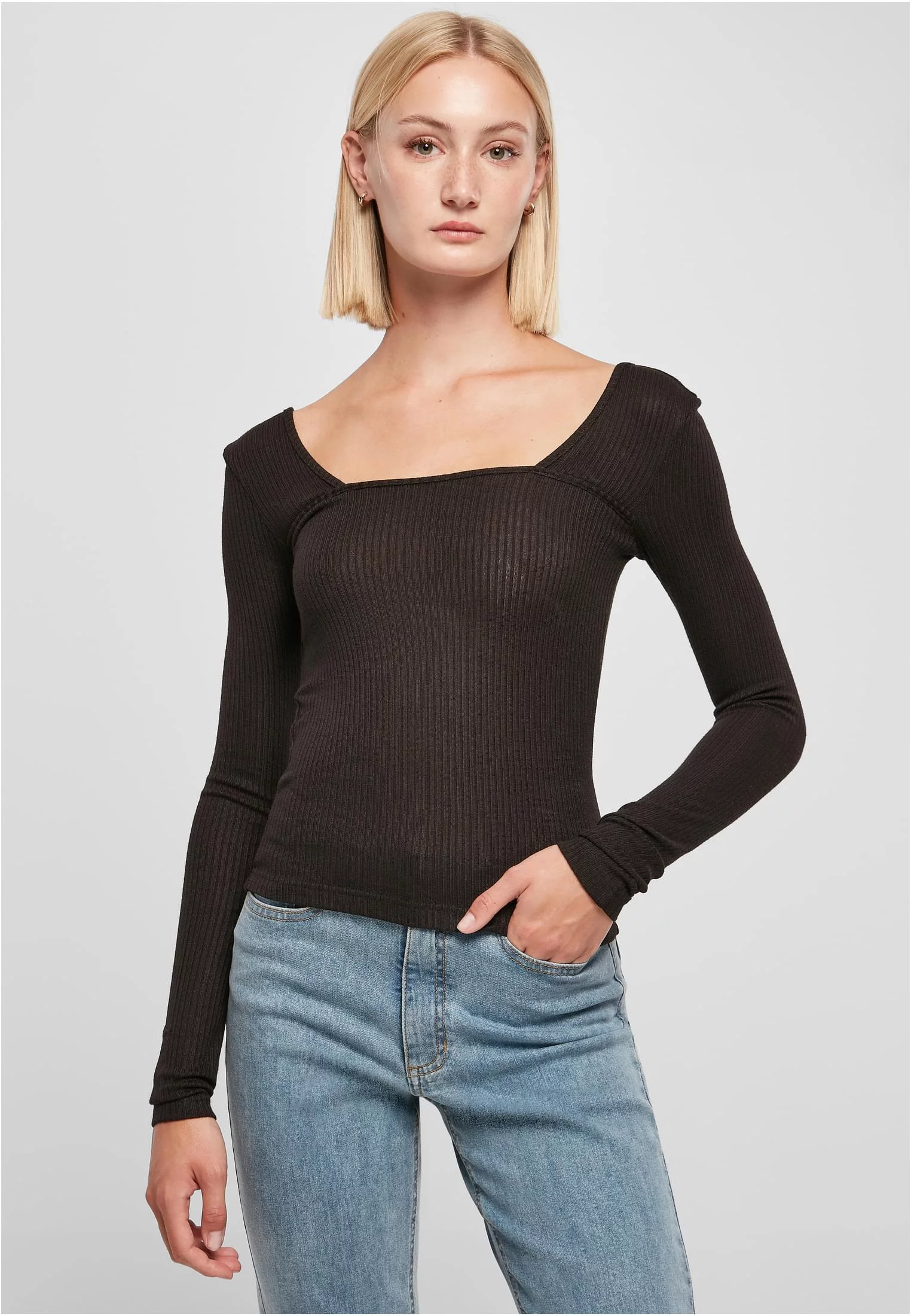 Women&#039;s square neckline with long sleeves in black